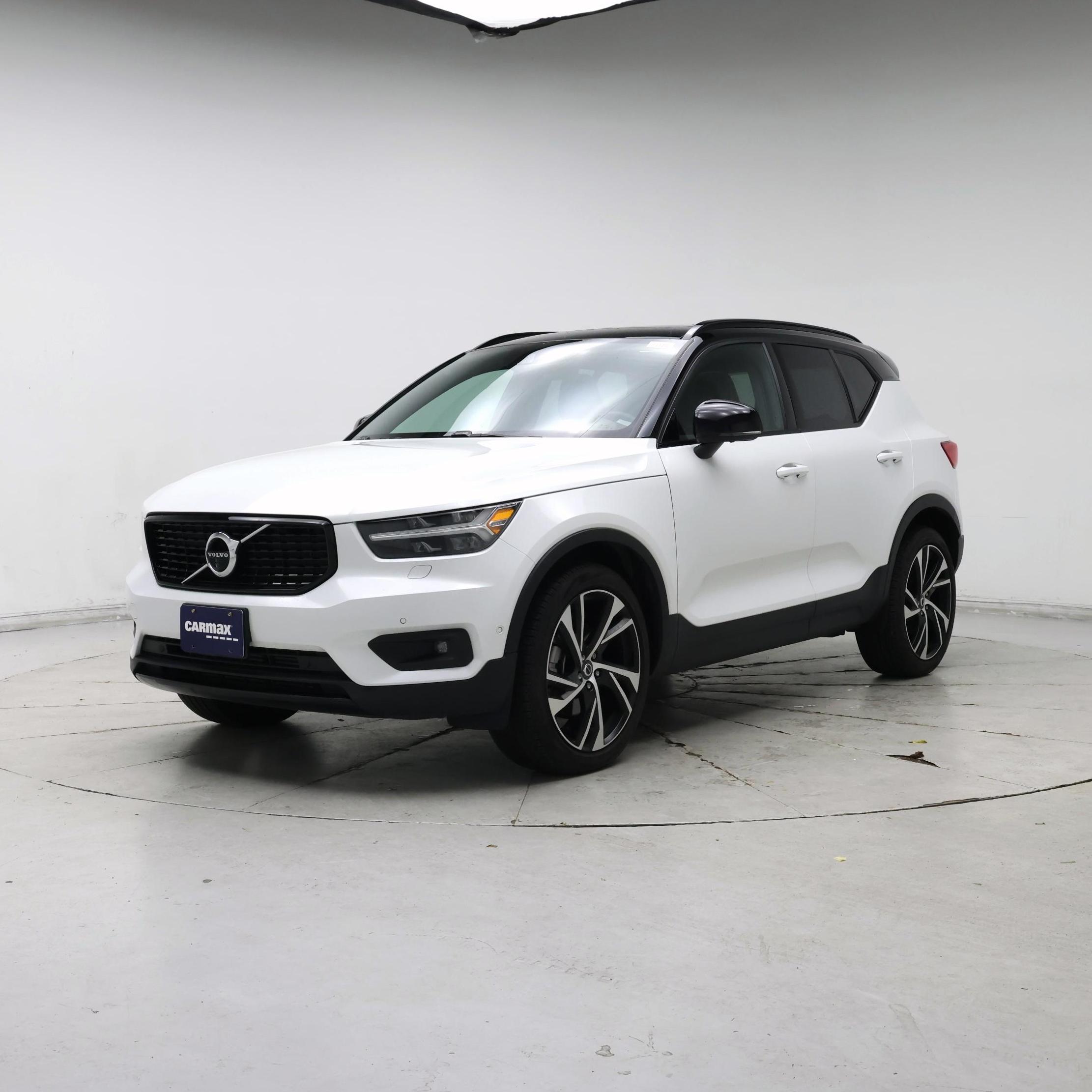 Thumbnail: 2022 Volvo XC40 - 4