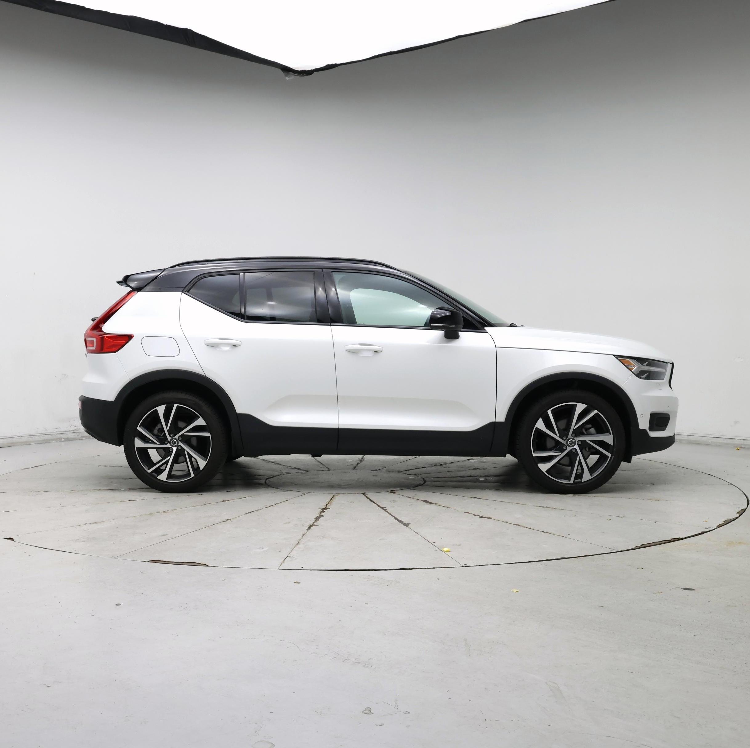 Thumbnail: 2022 Volvo XC40 - 7