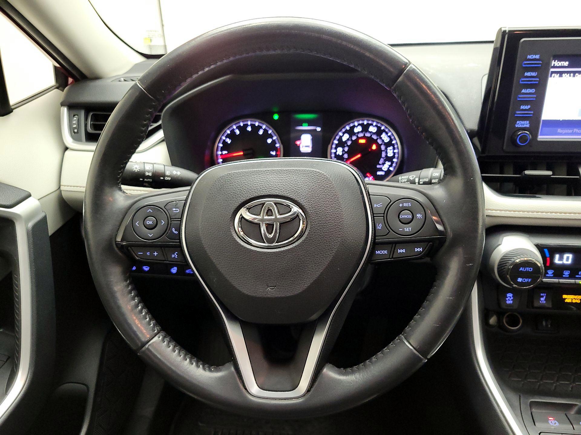 Thumbnail: 2019 Toyota RAV4 - 10