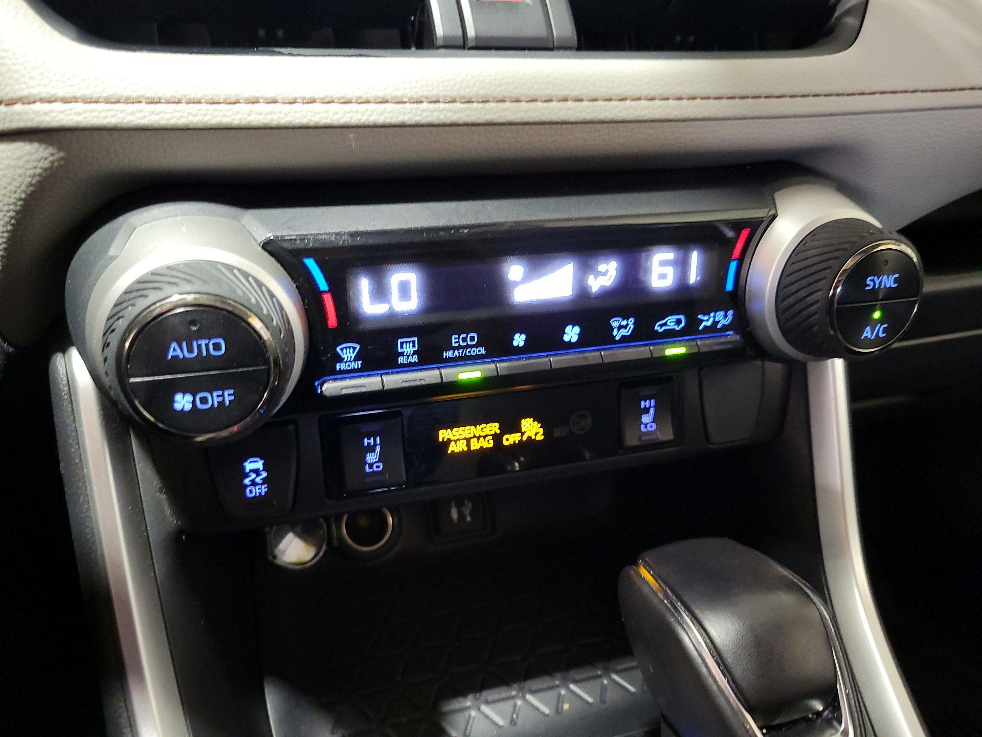 Thumbnail: 2019 Toyota RAV4 - 17