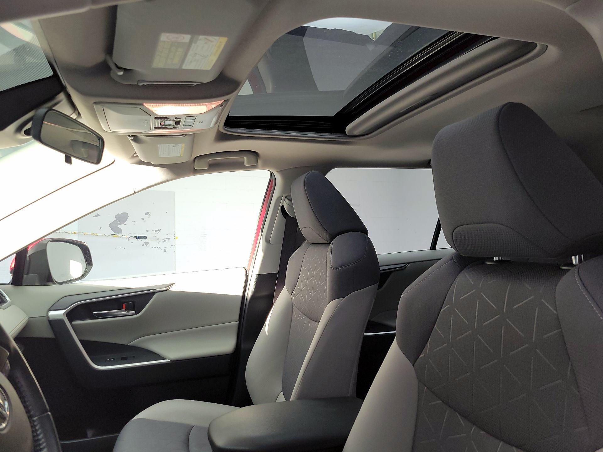Thumbnail: 2019 Toyota RAV4 - 20