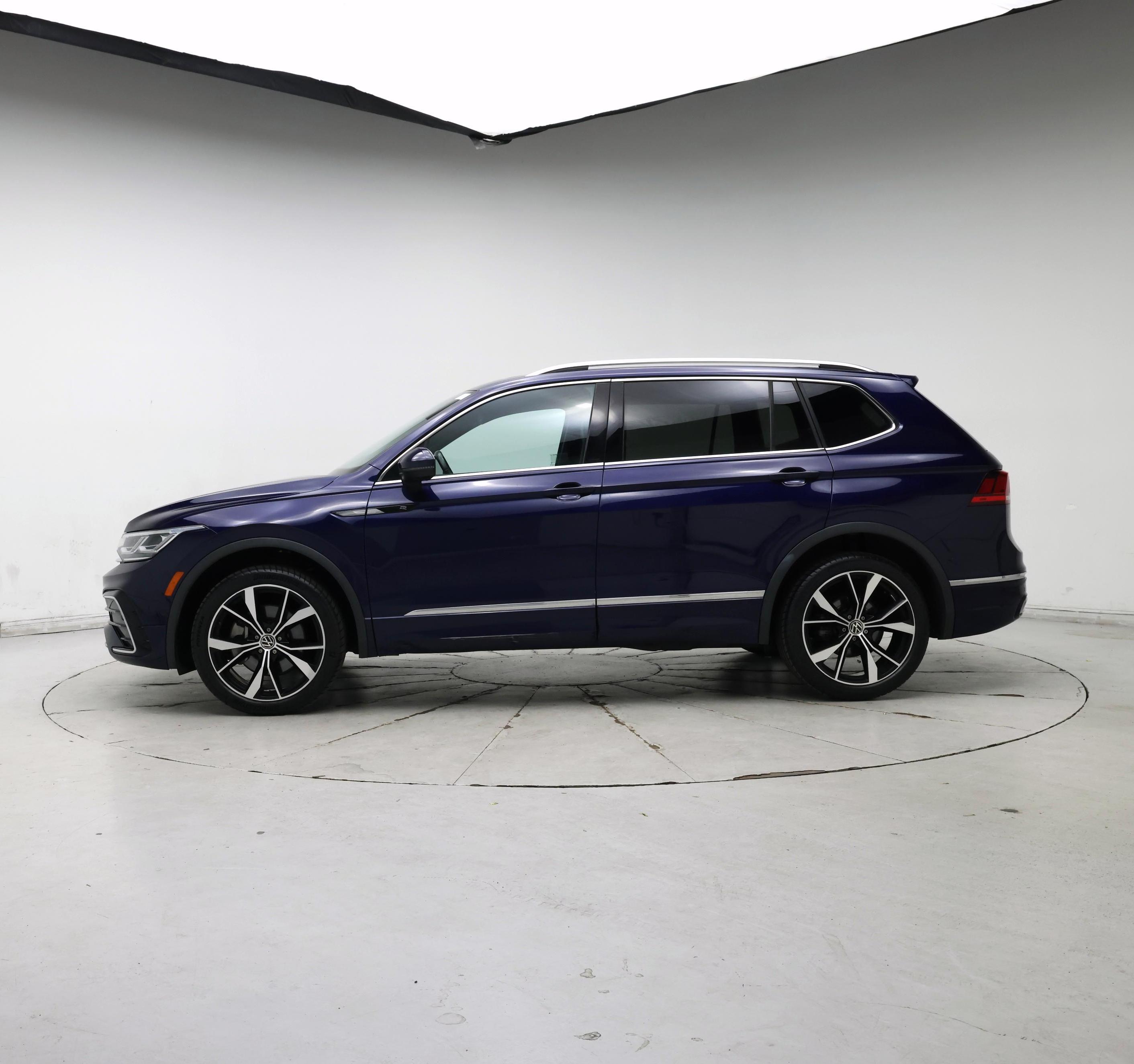 Thumbnail: 2022 Volkswagen Tiguan - 3