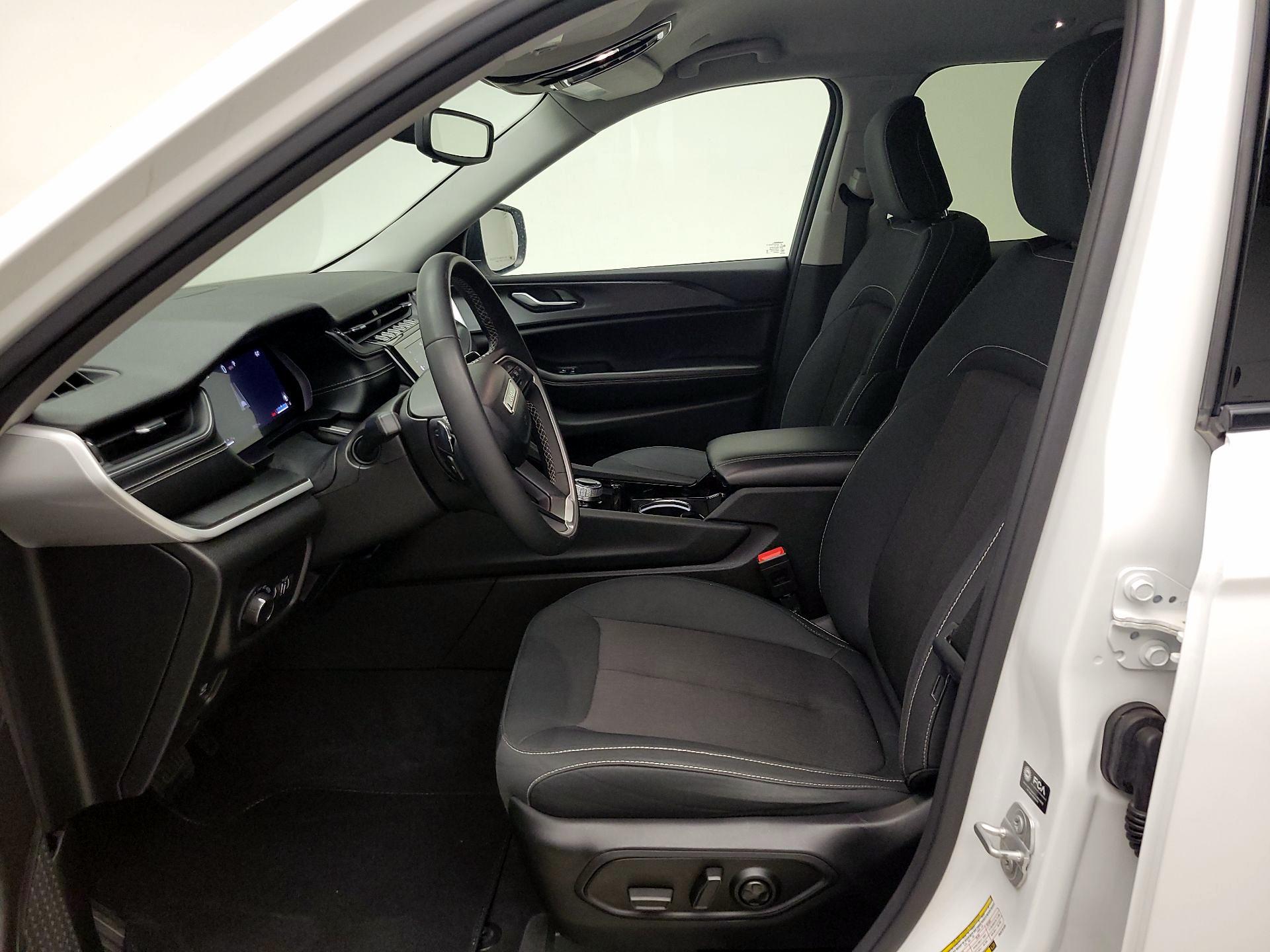 Thumbnail: 2023 Jeep Grand Cherokee - 11