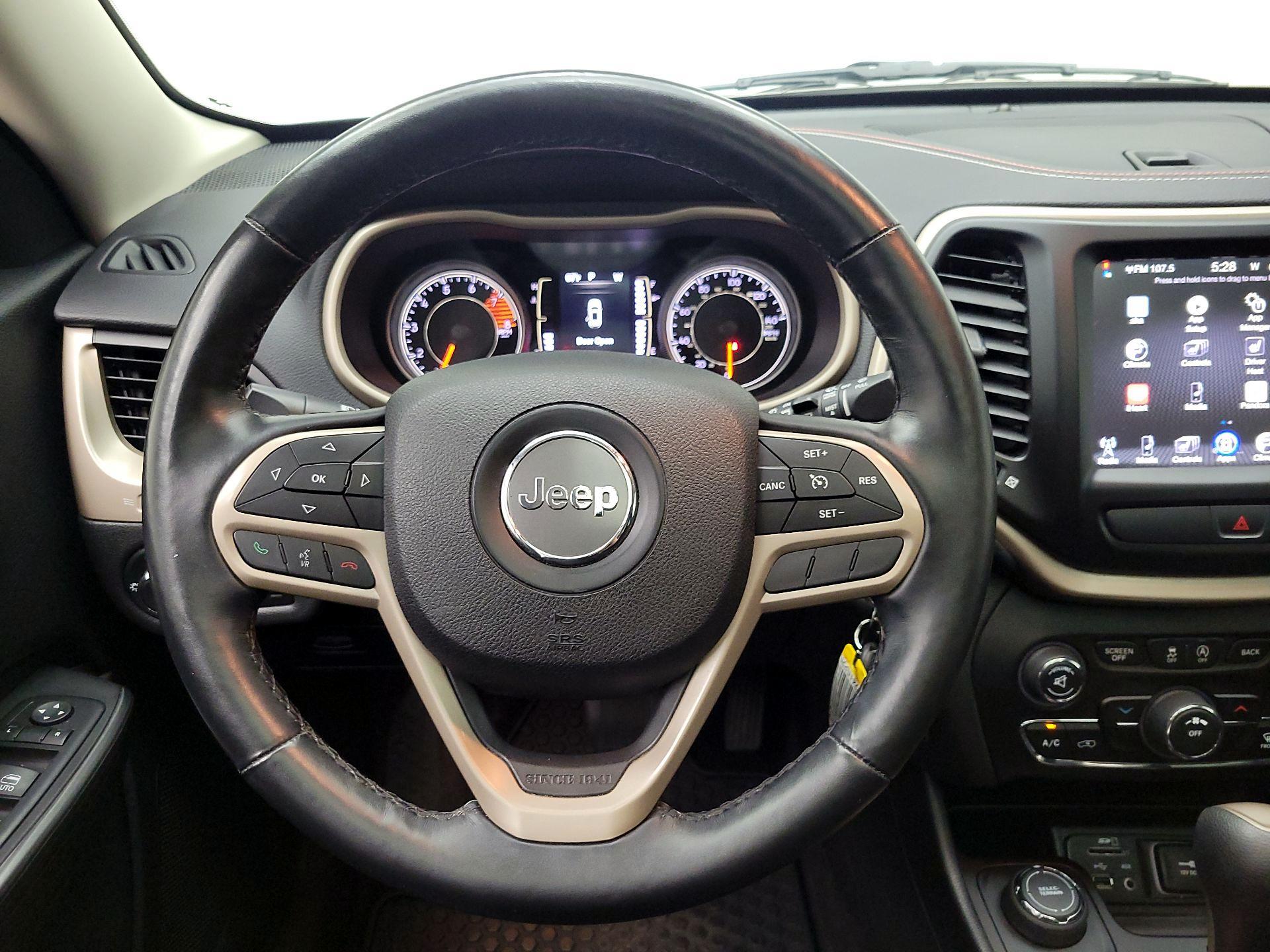 Thumbnail: 2017 Jeep Cherokee - 10