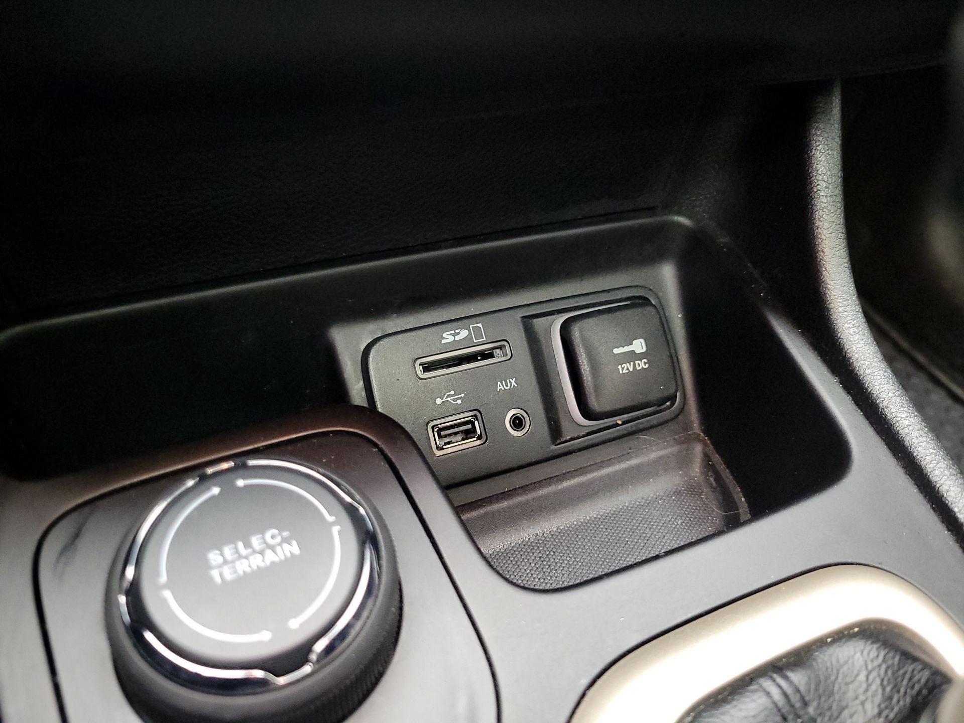 Thumbnail: 2017 Jeep Cherokee - 18