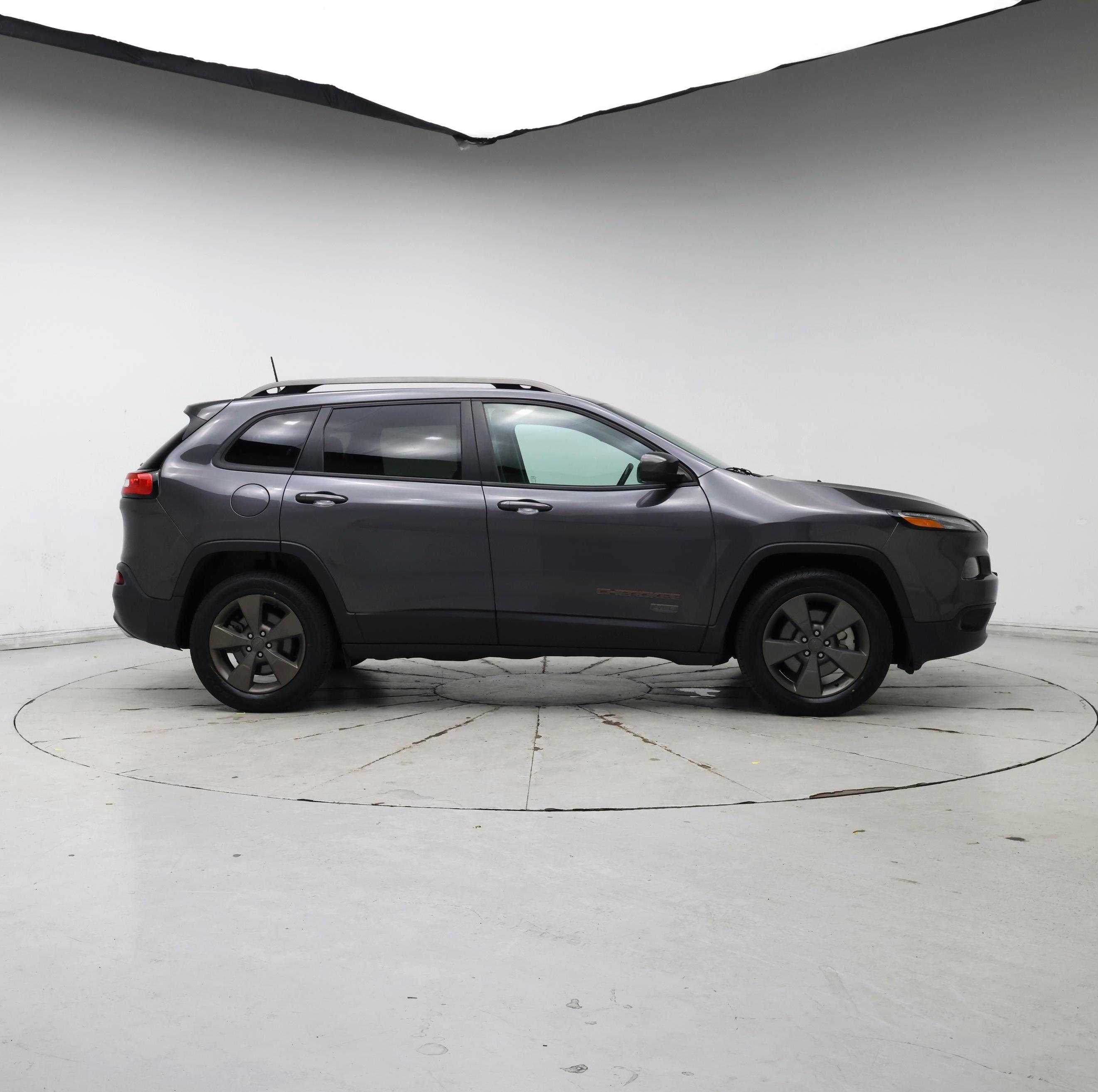 Thumbnail: 2017 Jeep Cherokee - 7