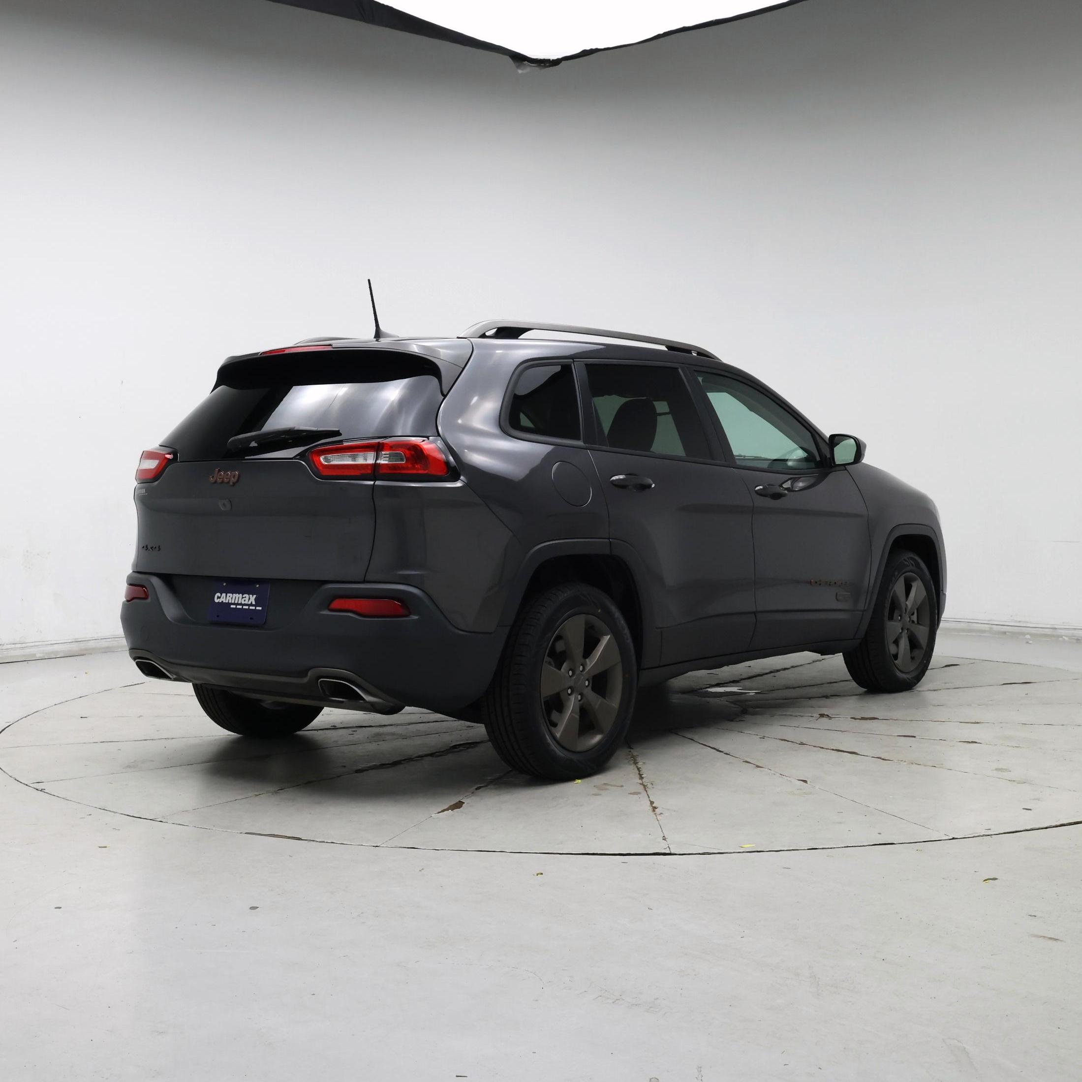Thumbnail: 2017 Jeep Cherokee - 8