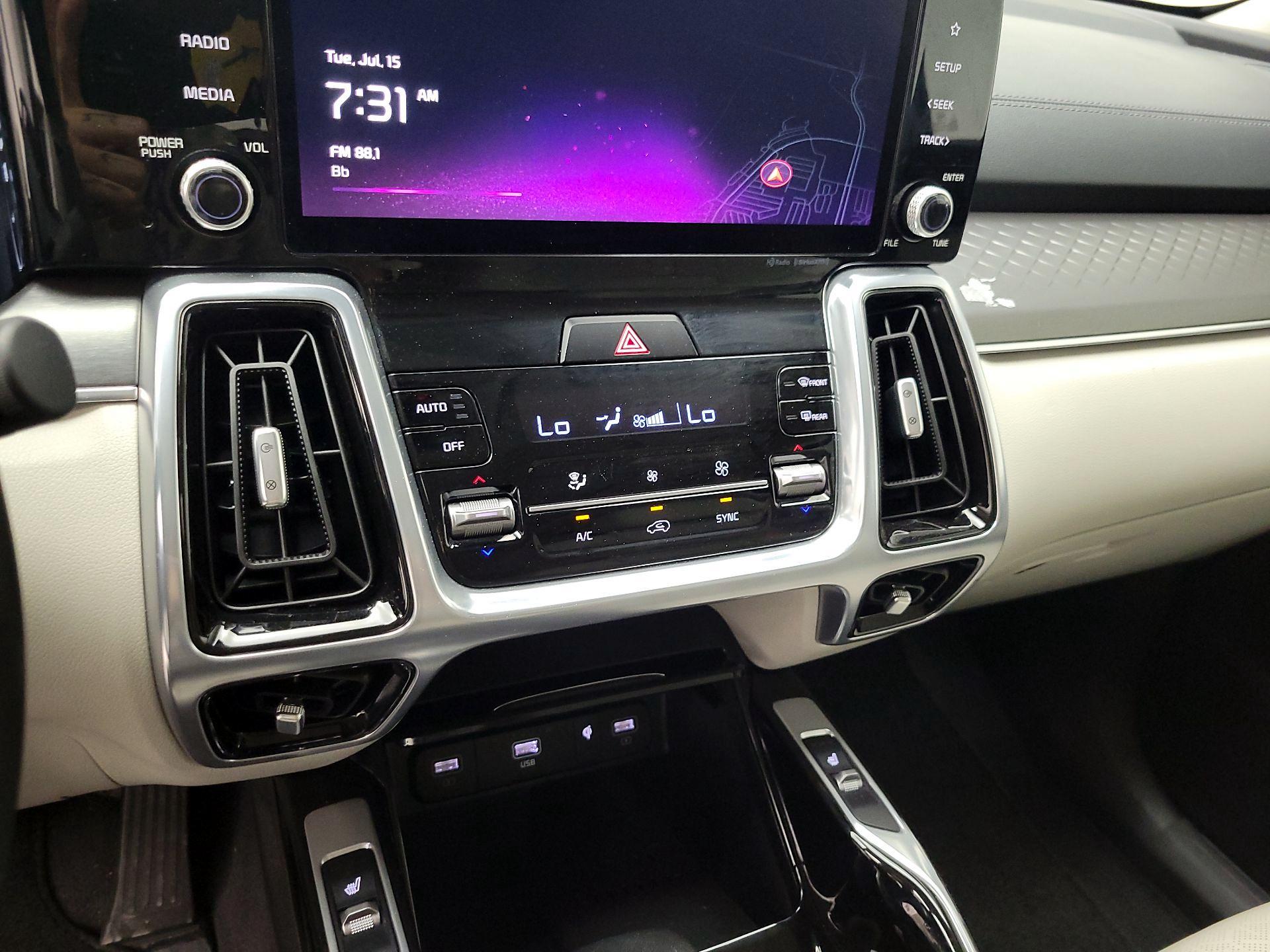 Thumbnail: 2023 Kia Sorento - 17