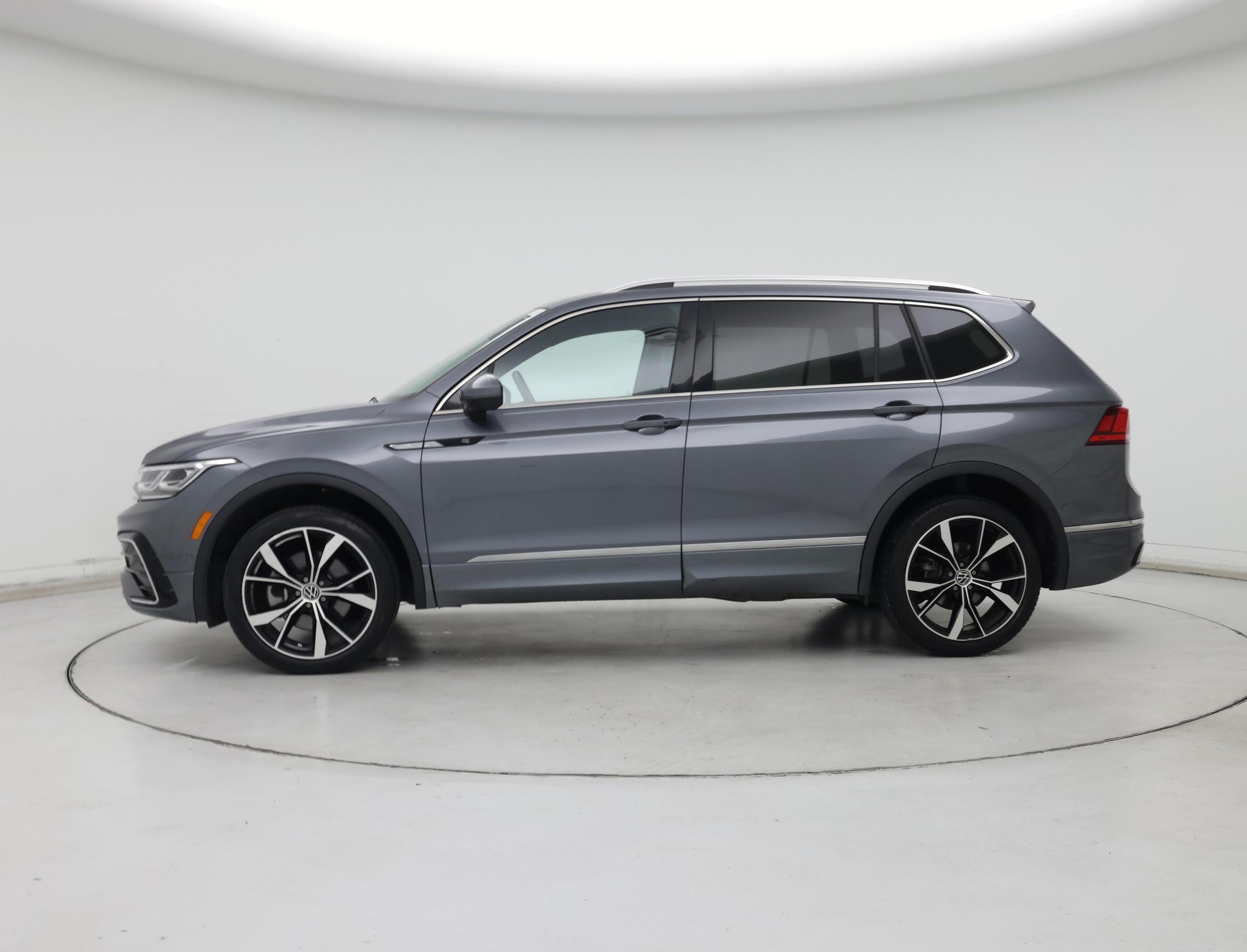 Thumbnail: 2022 Volkswagen Tiguan - 3