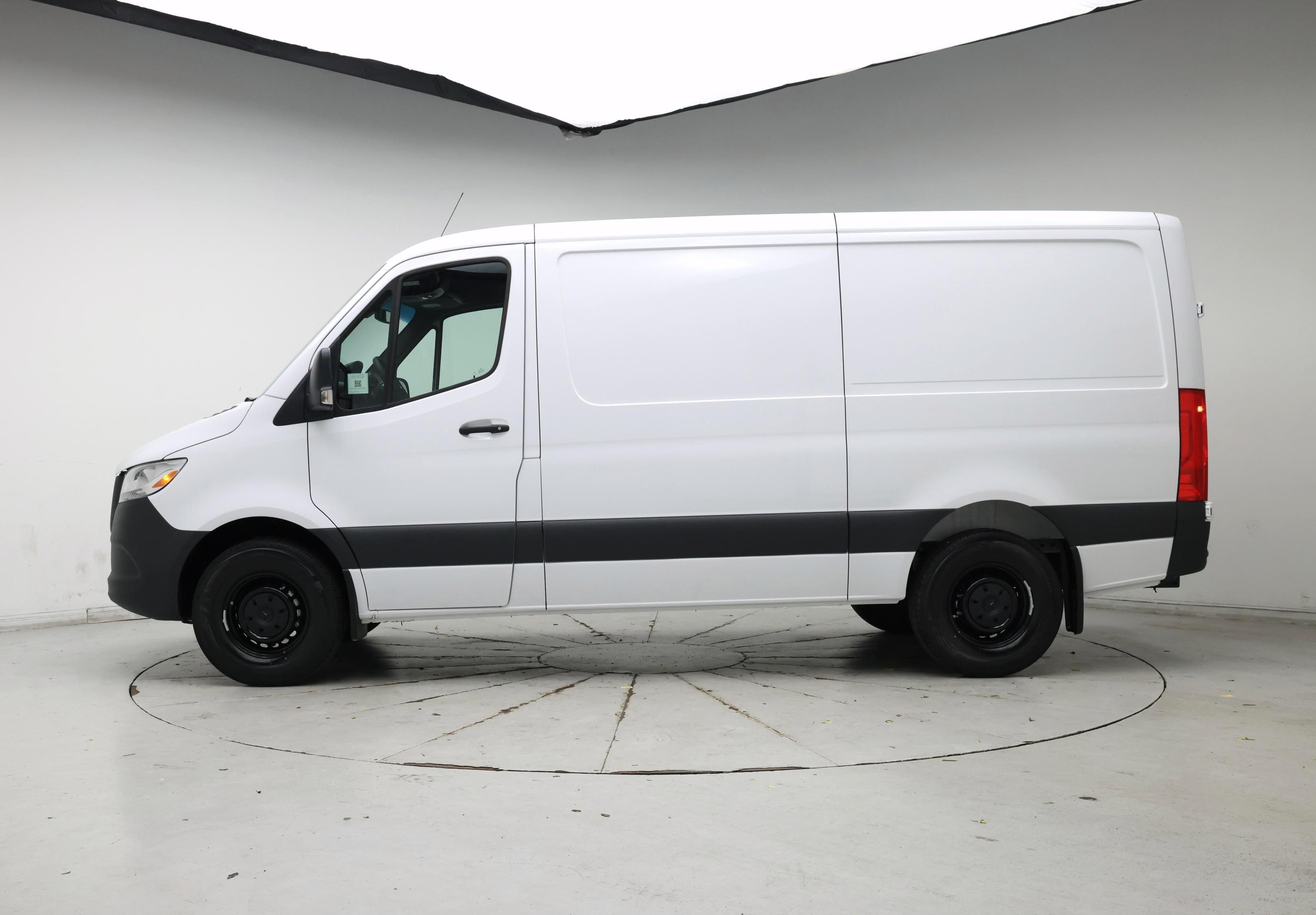 Thumbnail: 2025 Mercedes-Benz Sprinter - 3