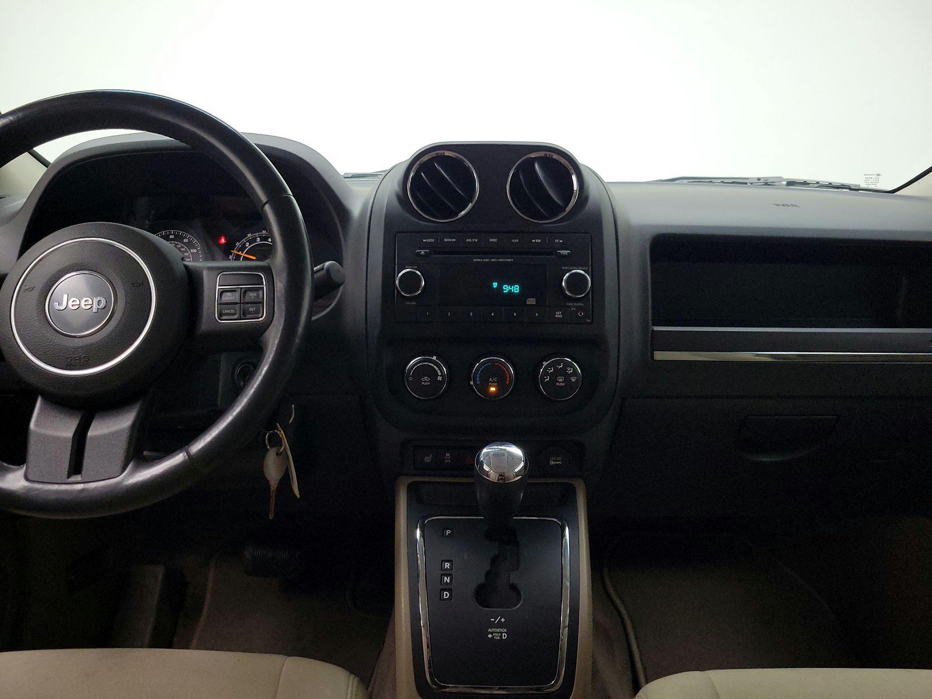 Thumbnail: 2015 Jeep Patriot - 9