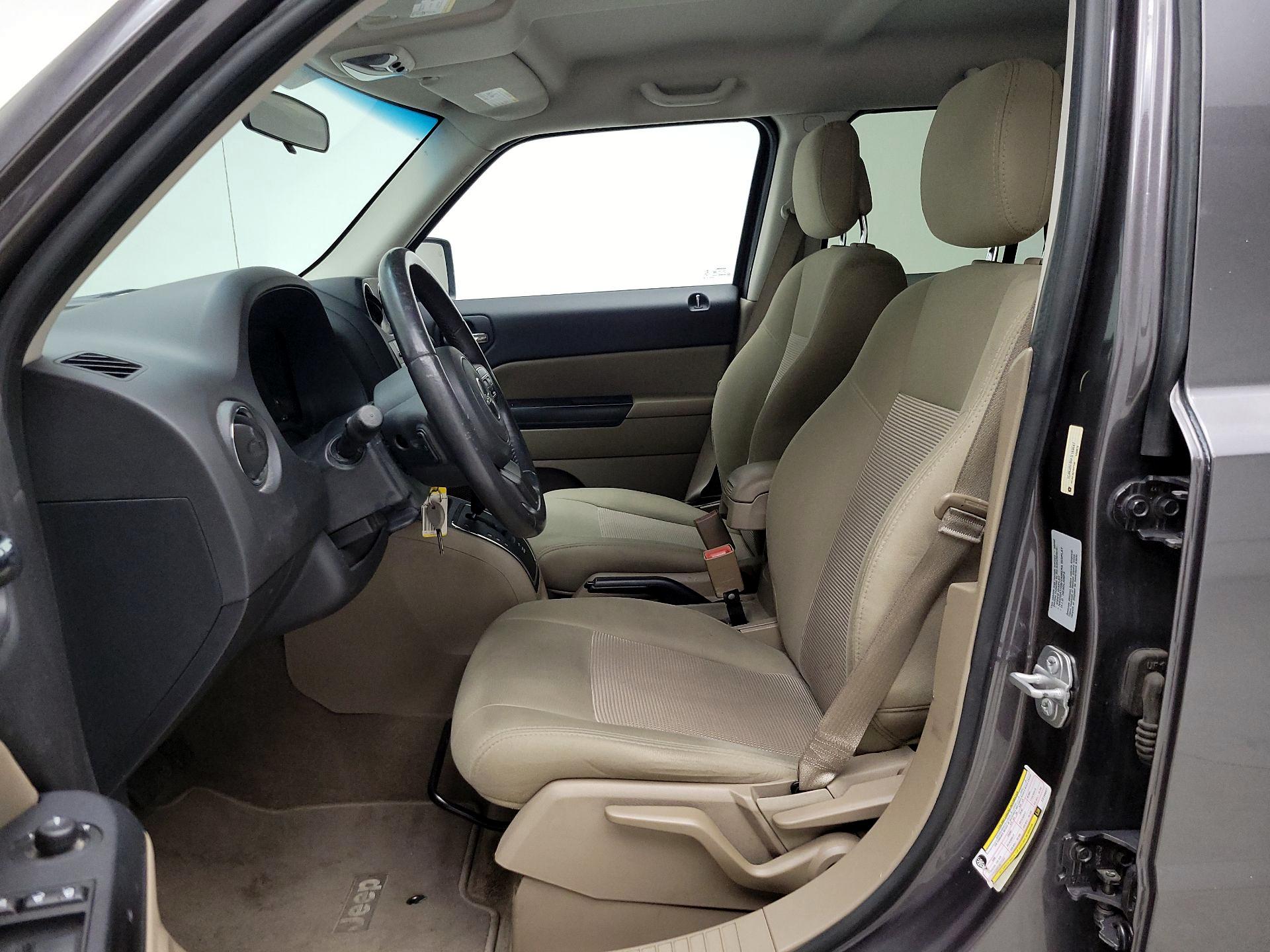 Thumbnail: 2015 Jeep Patriot - 11
