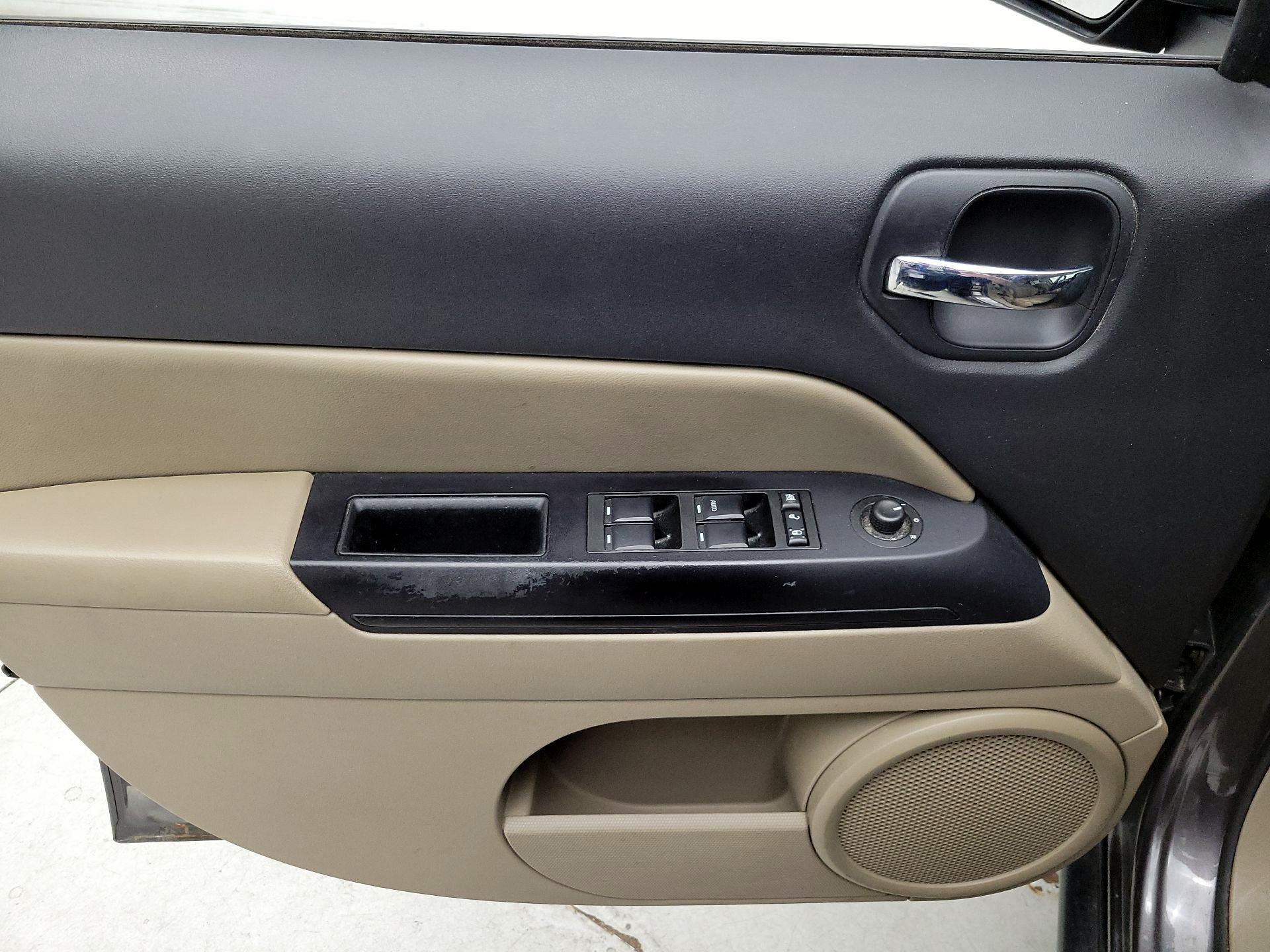 Thumbnail: 2015 Jeep Patriot - 12