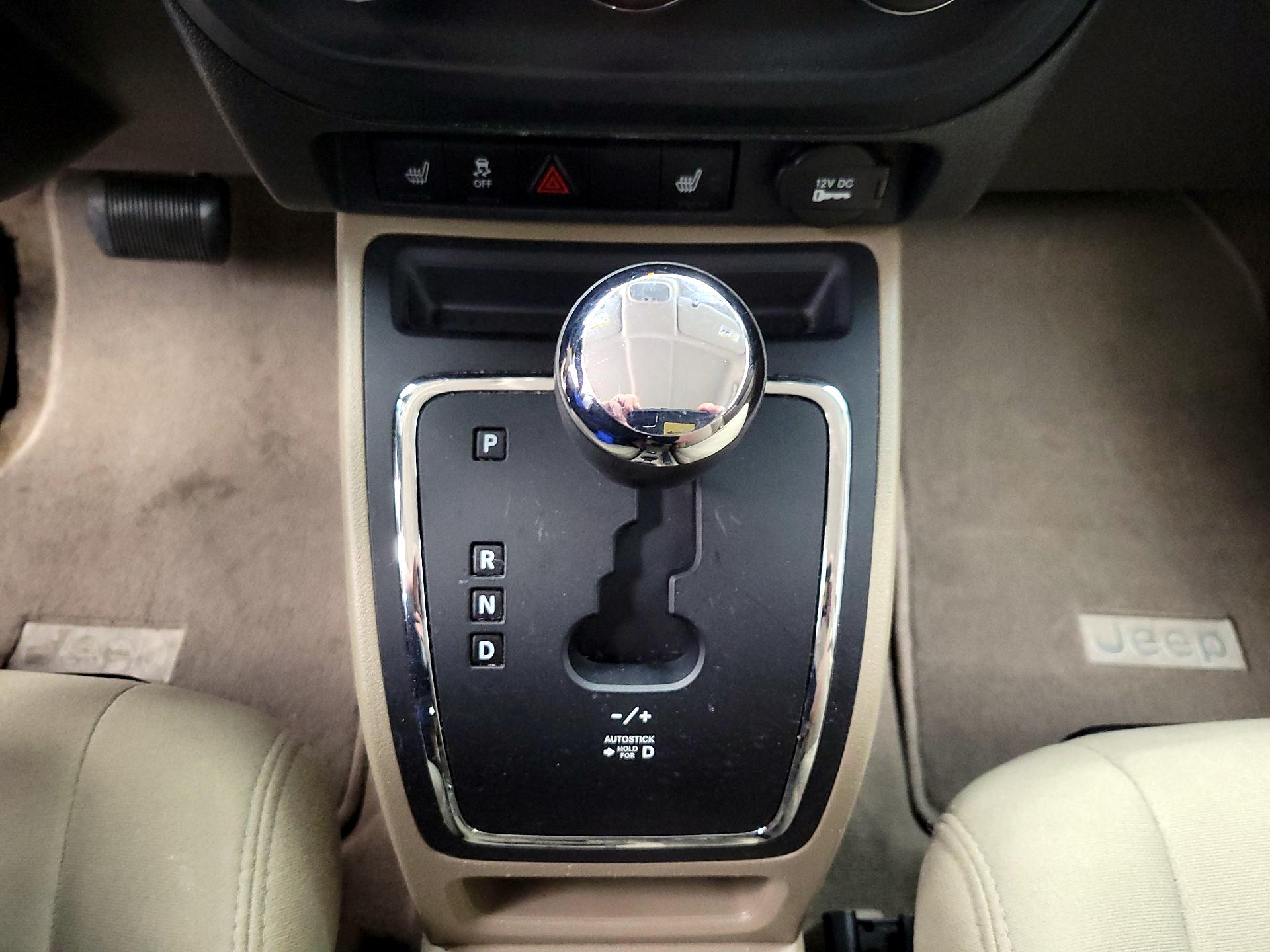 Thumbnail: 2015 Jeep Patriot - 15