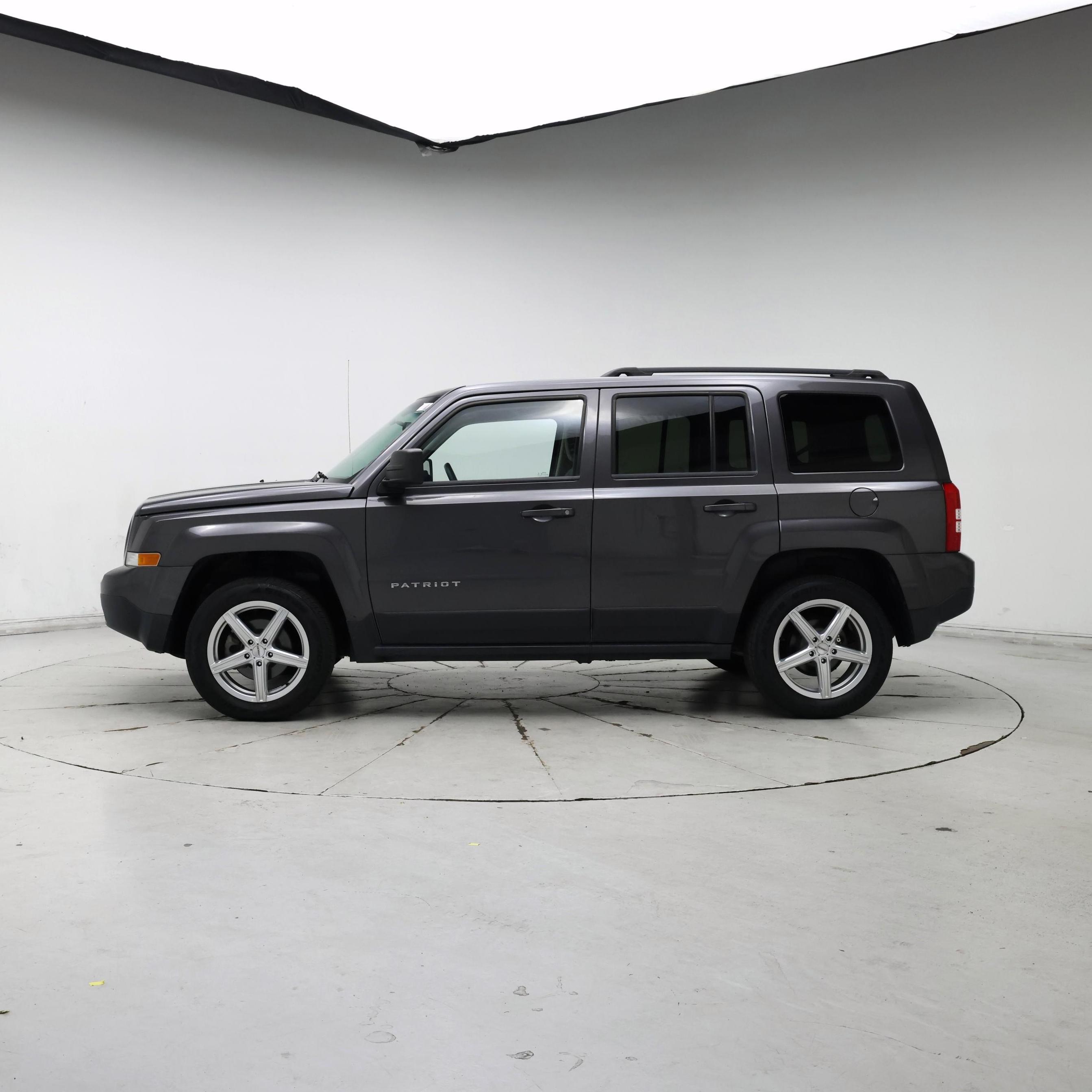 Thumbnail: 2015 Jeep Patriot - 3