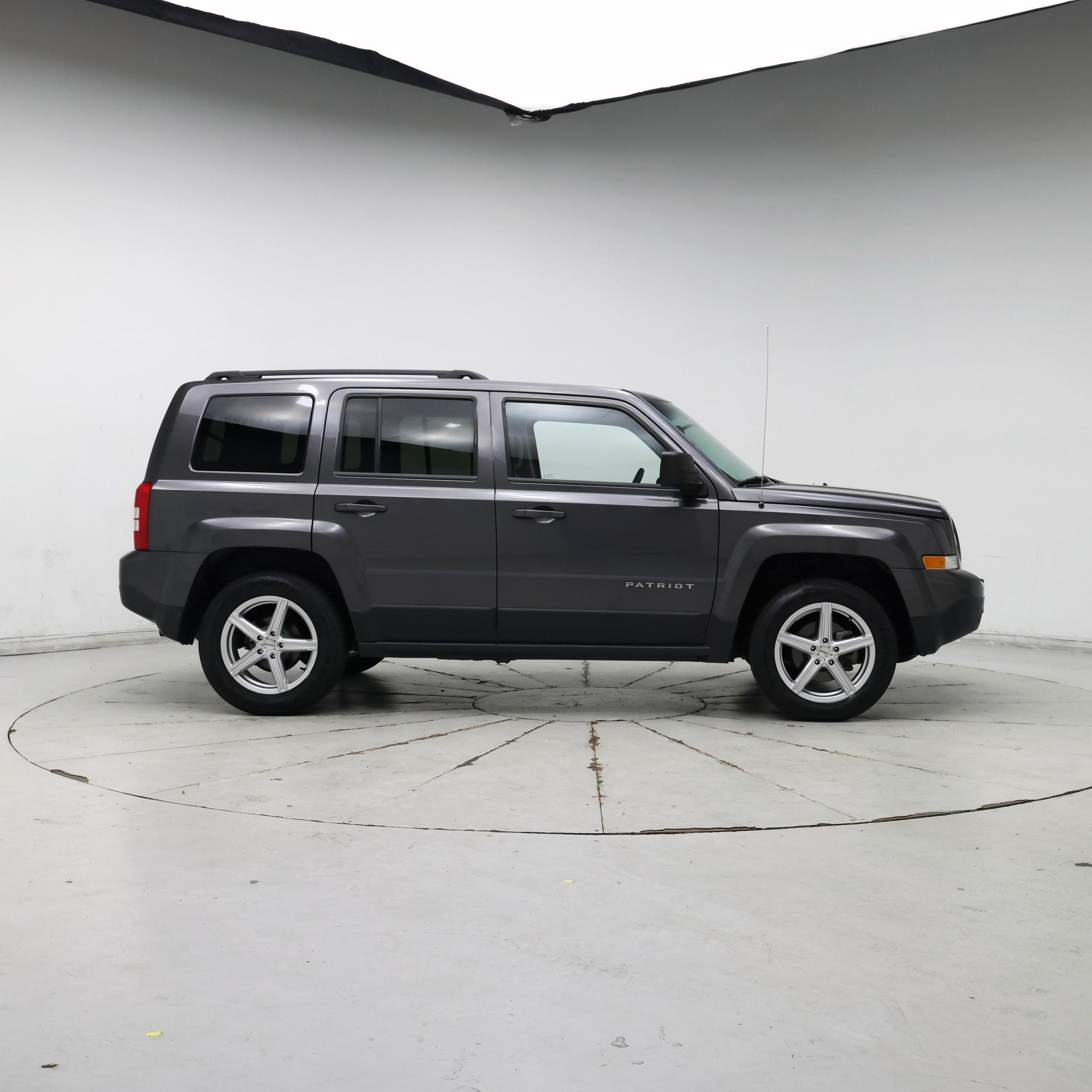 Thumbnail: 2015 Jeep Patriot - 7
