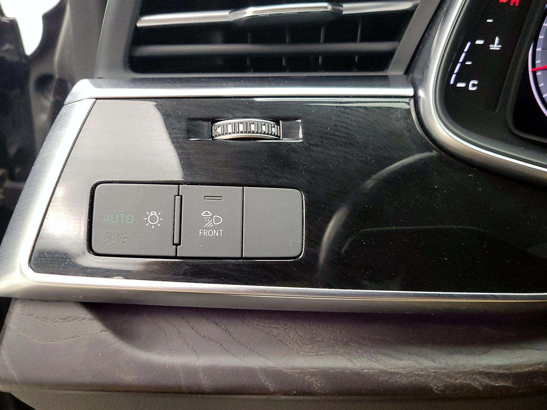 Thumbnail: 2021 Audi Q8 - 13