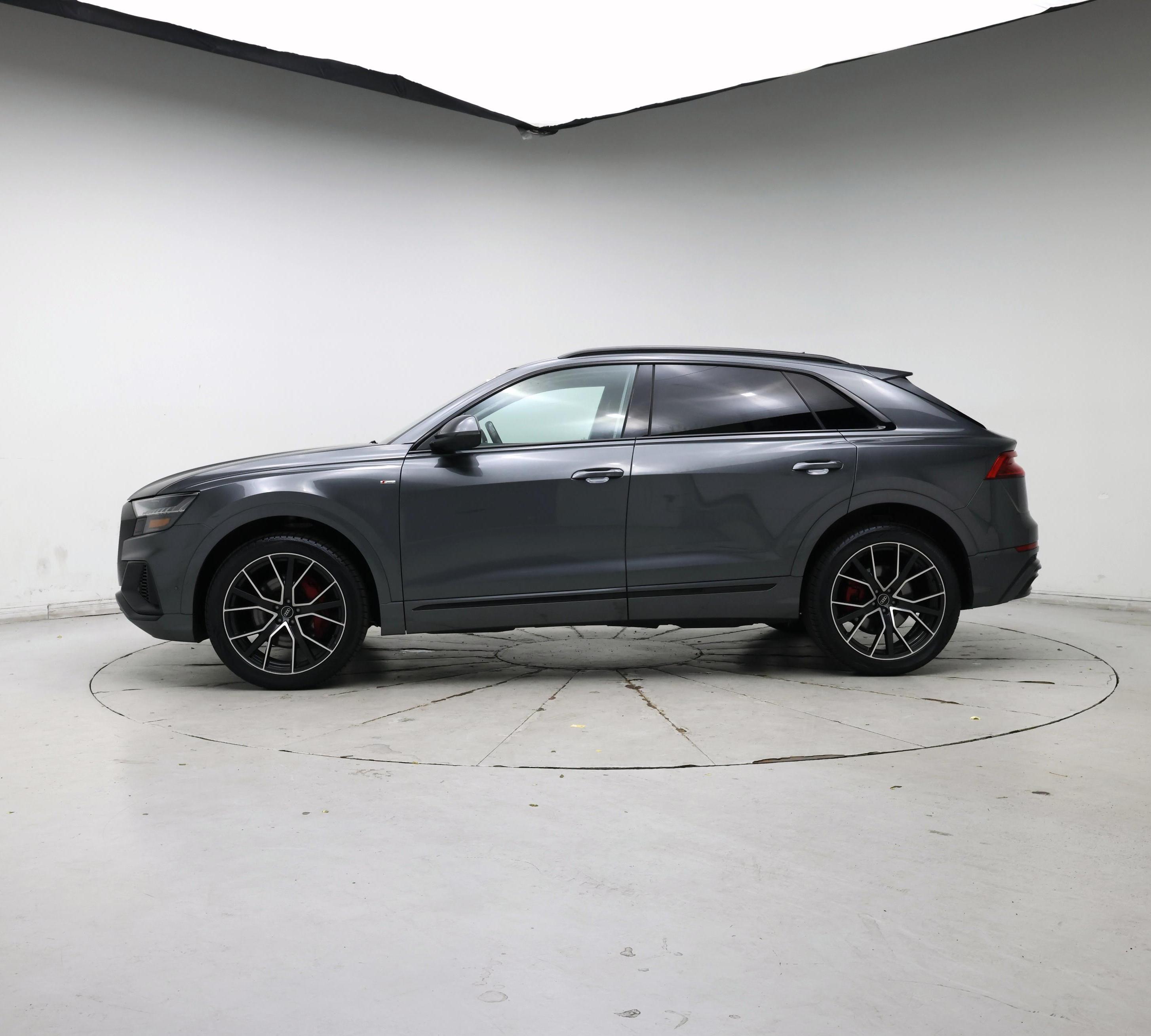 Thumbnail: 2021 Audi Q8 - 3