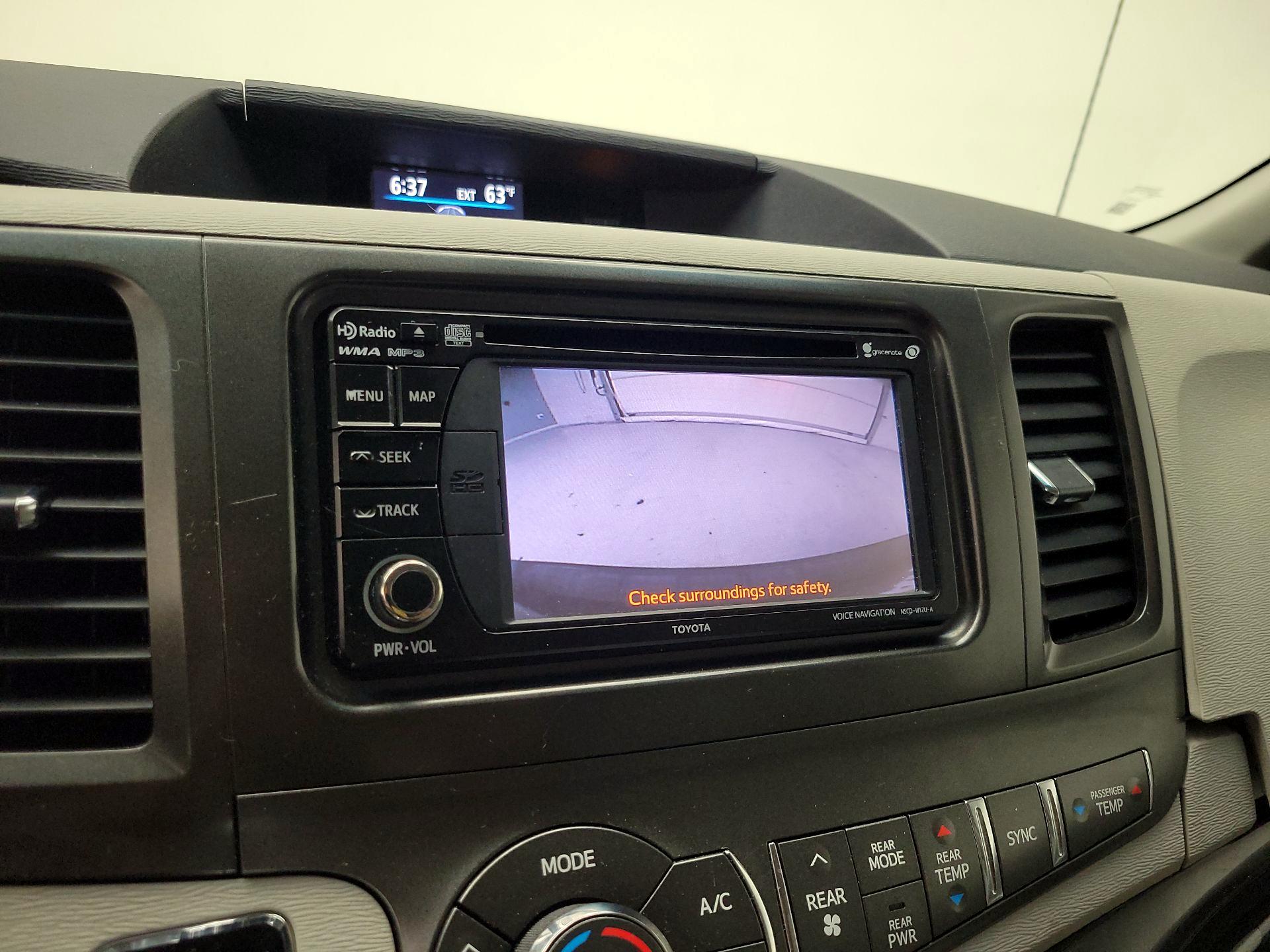 Thumbnail: 2014 Toyota Sienna - 15