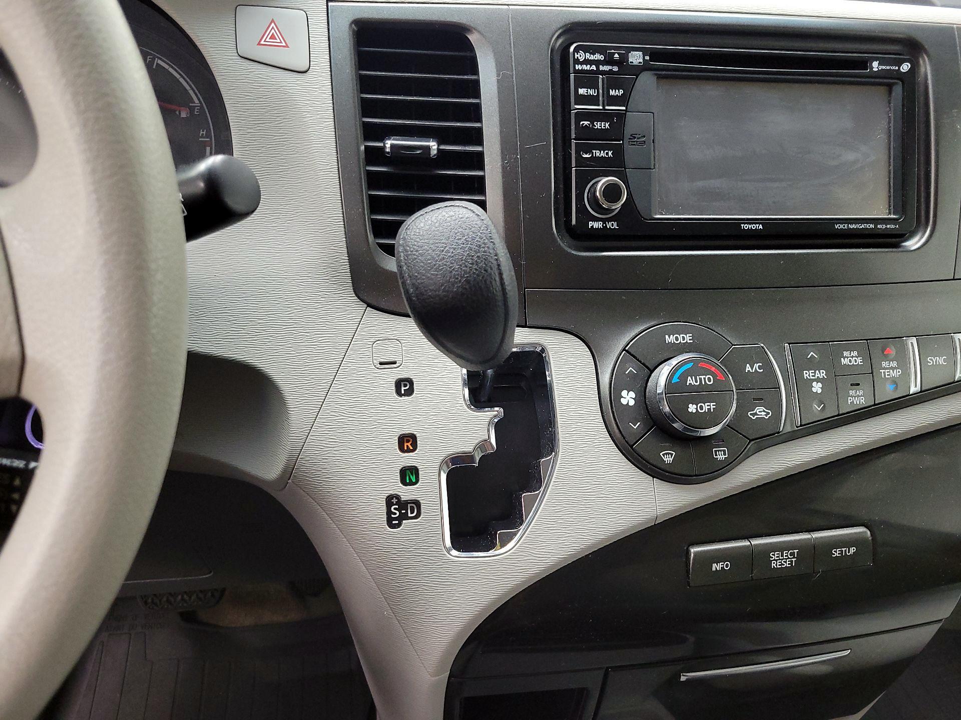 Thumbnail: 2014 Toyota Sienna - 18
