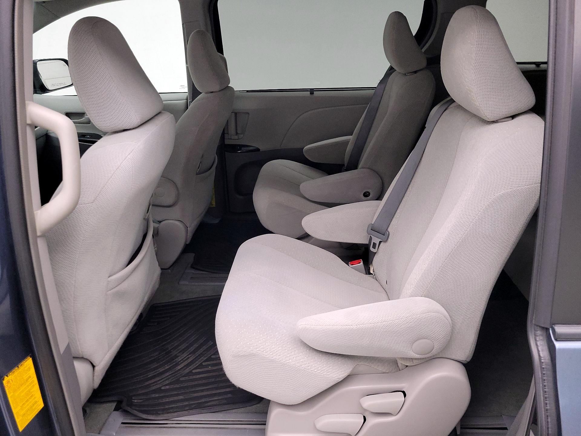 Thumbnail: 2014 Toyota Sienna - 20