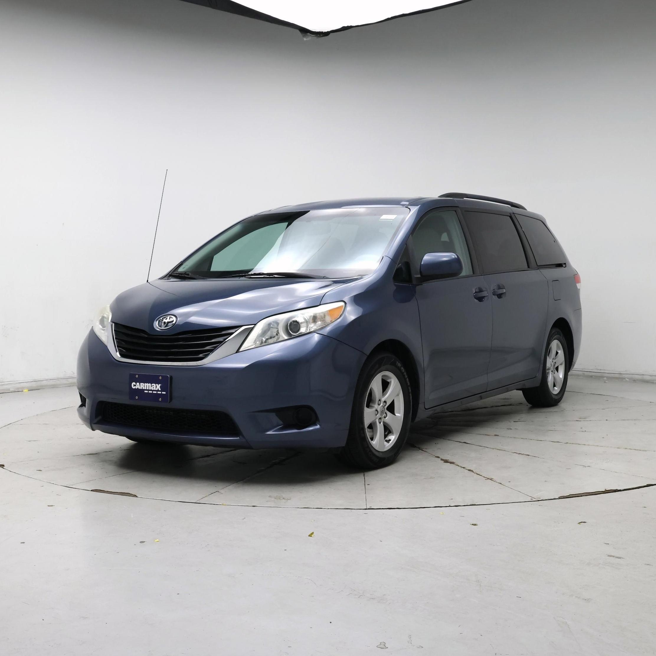 Thumbnail: 2014 Toyota Sienna - 4