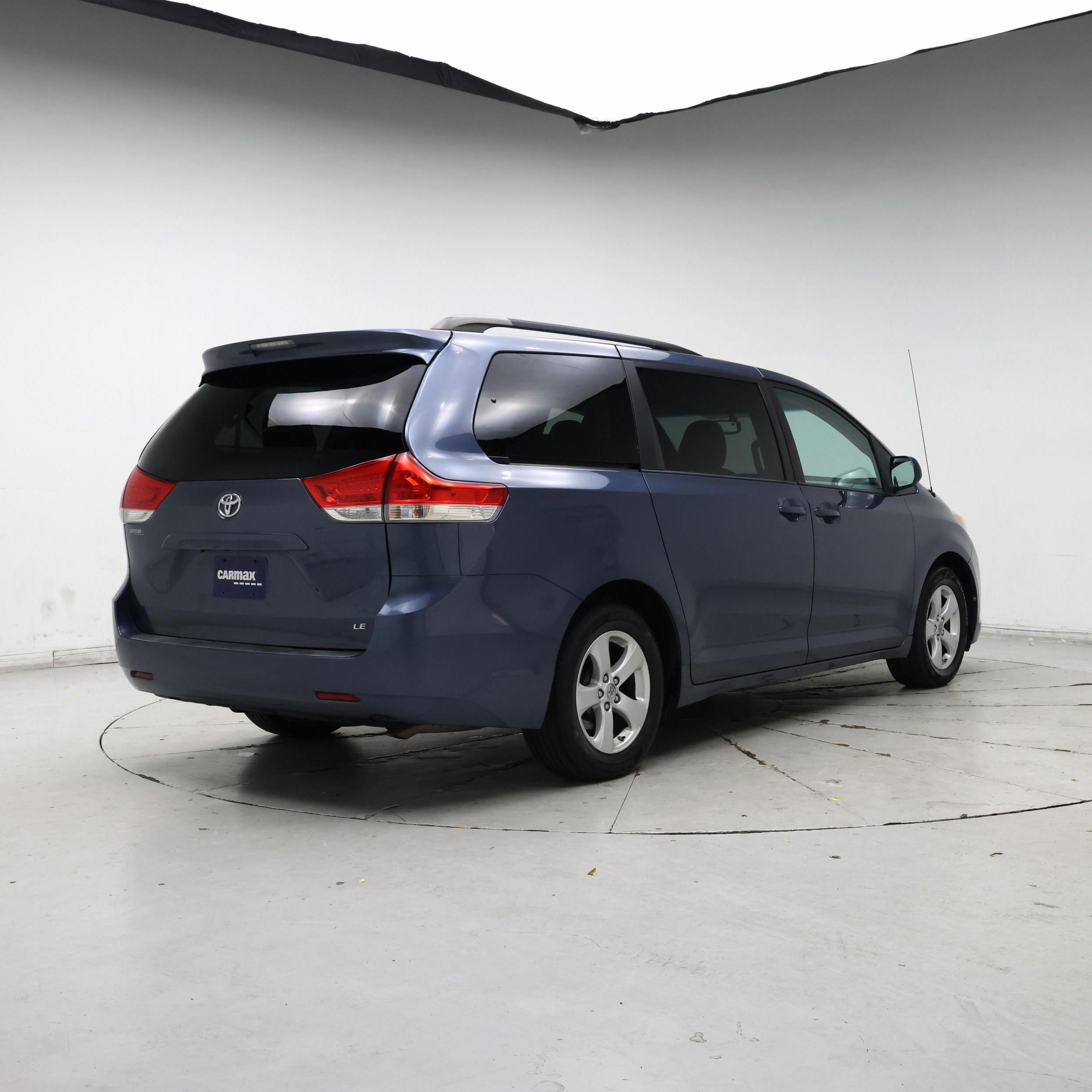 Thumbnail: 2014 Toyota Sienna - 8