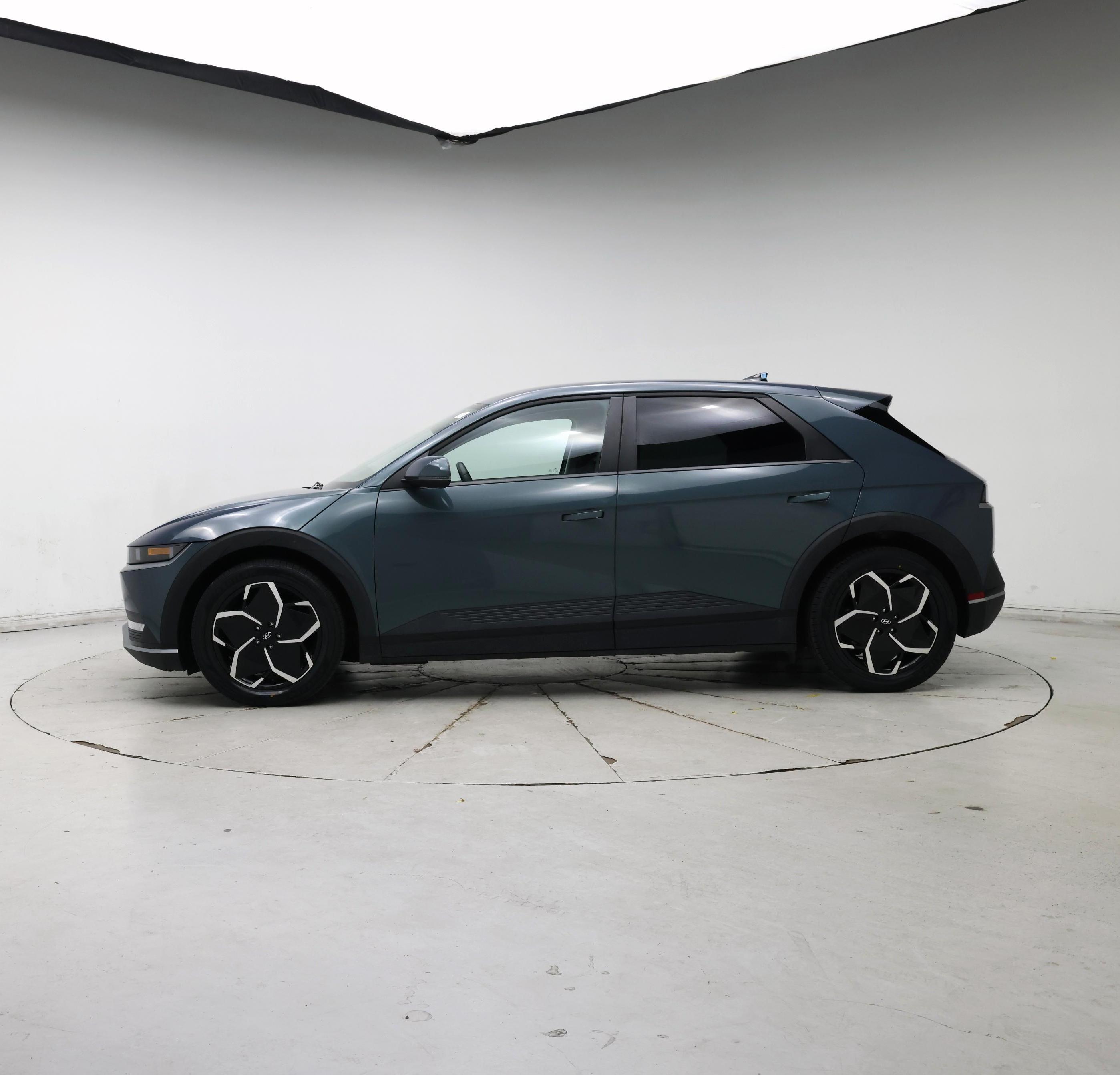 Thumbnail: 2023 Hyundai Ioniq 5 - 3