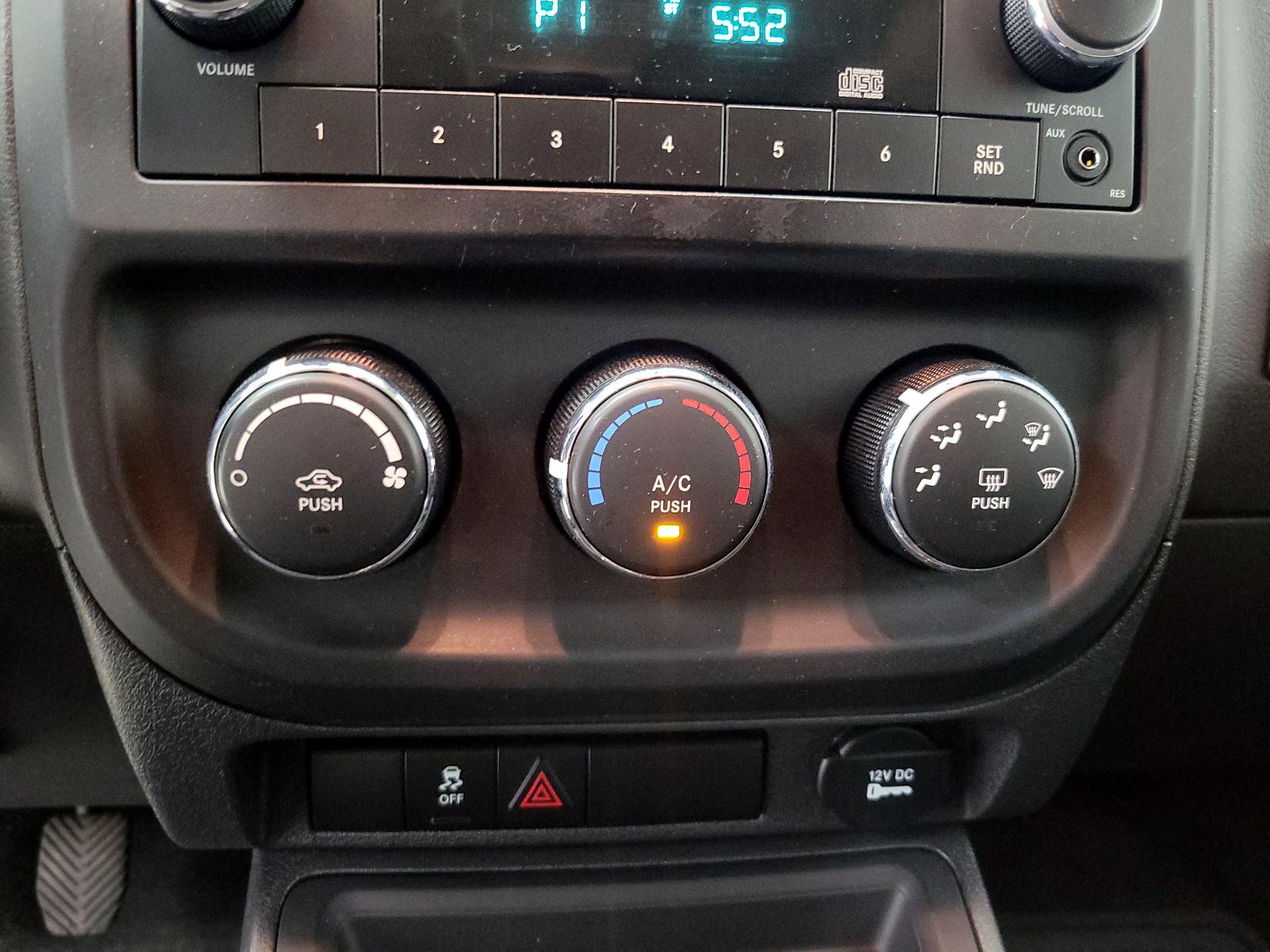 Thumbnail: 2015 Jeep Compass - 14