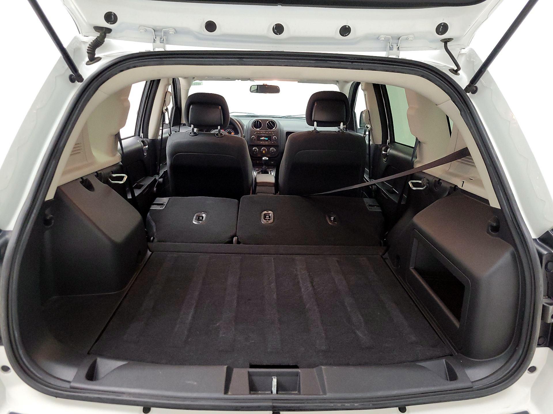 Thumbnail: 2015 Jeep Compass - 18