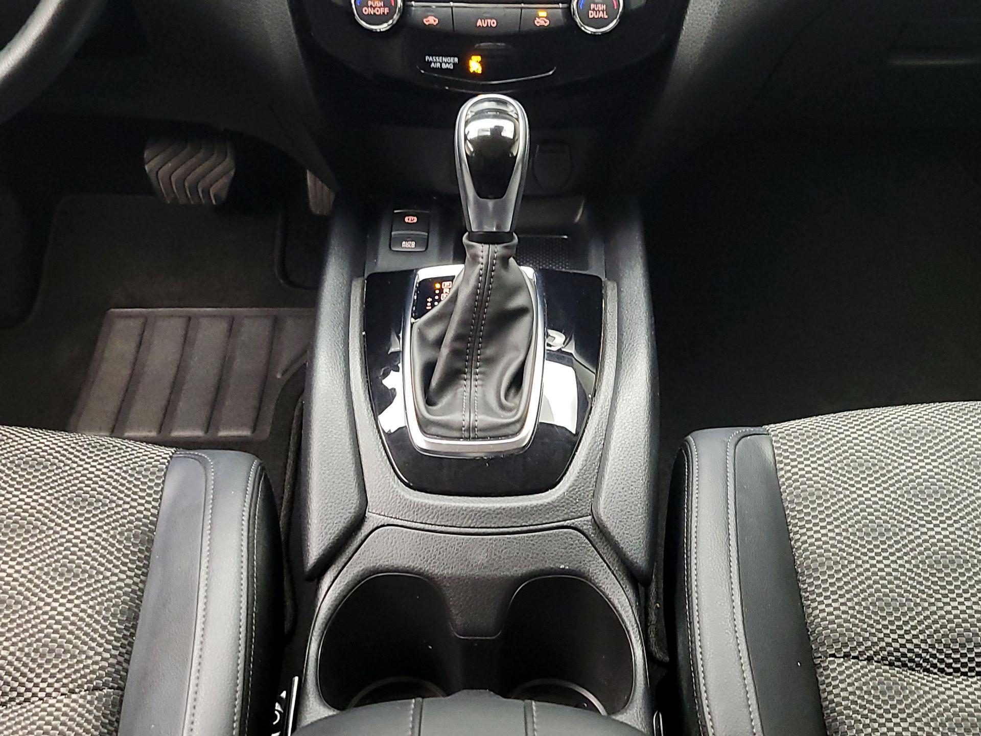 Thumbnail: 2022 Nissan Rogue Sport - 17
