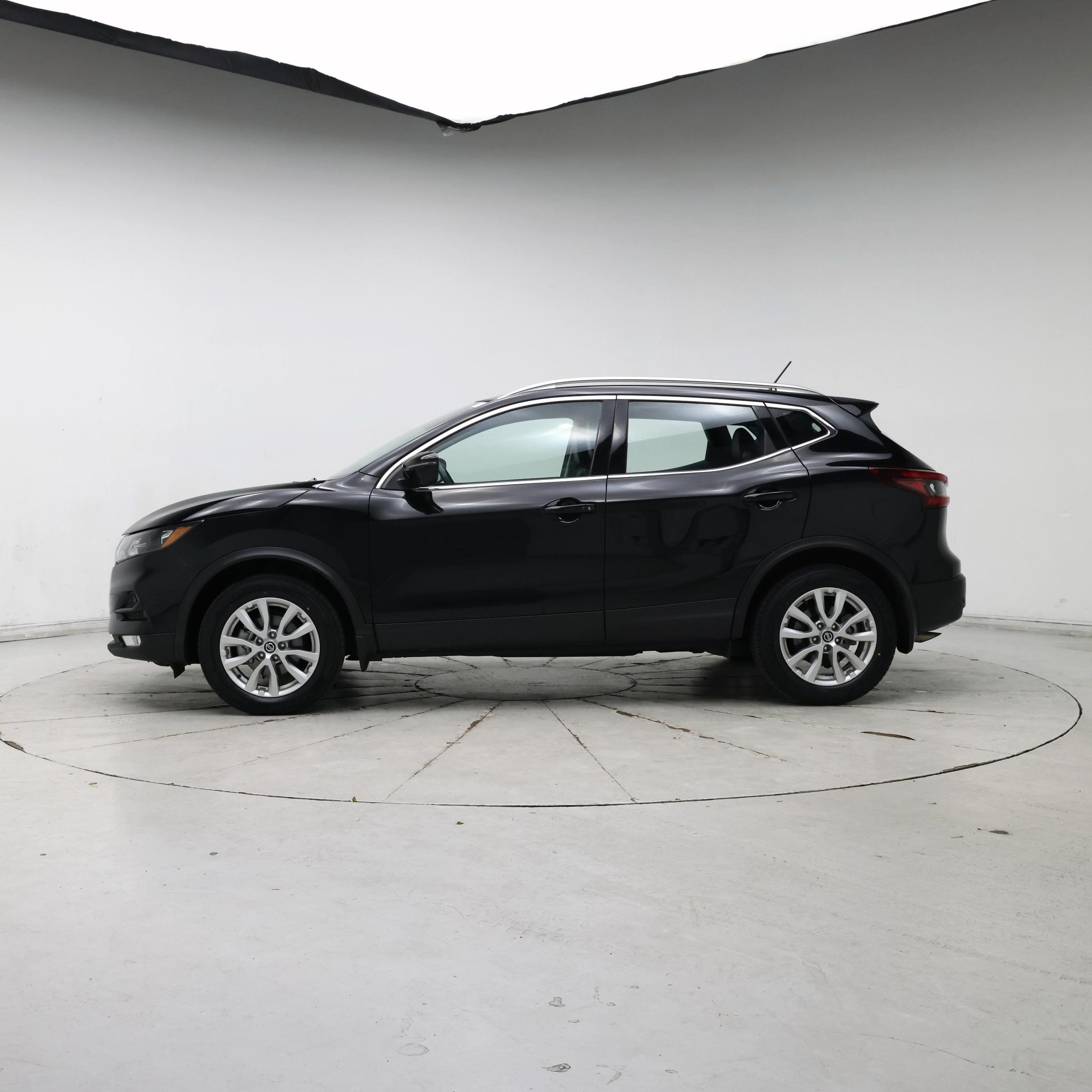Thumbnail: 2022 Nissan Rogue Sport - 3