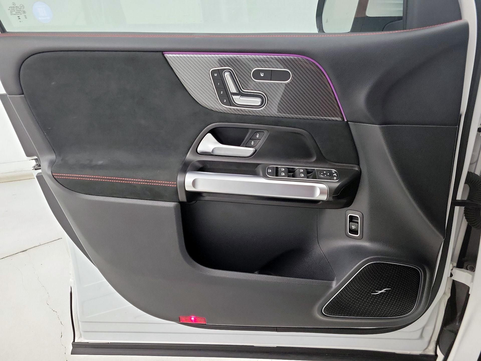 Thumbnail: 2023 Mercedes-Benz GLB - 12