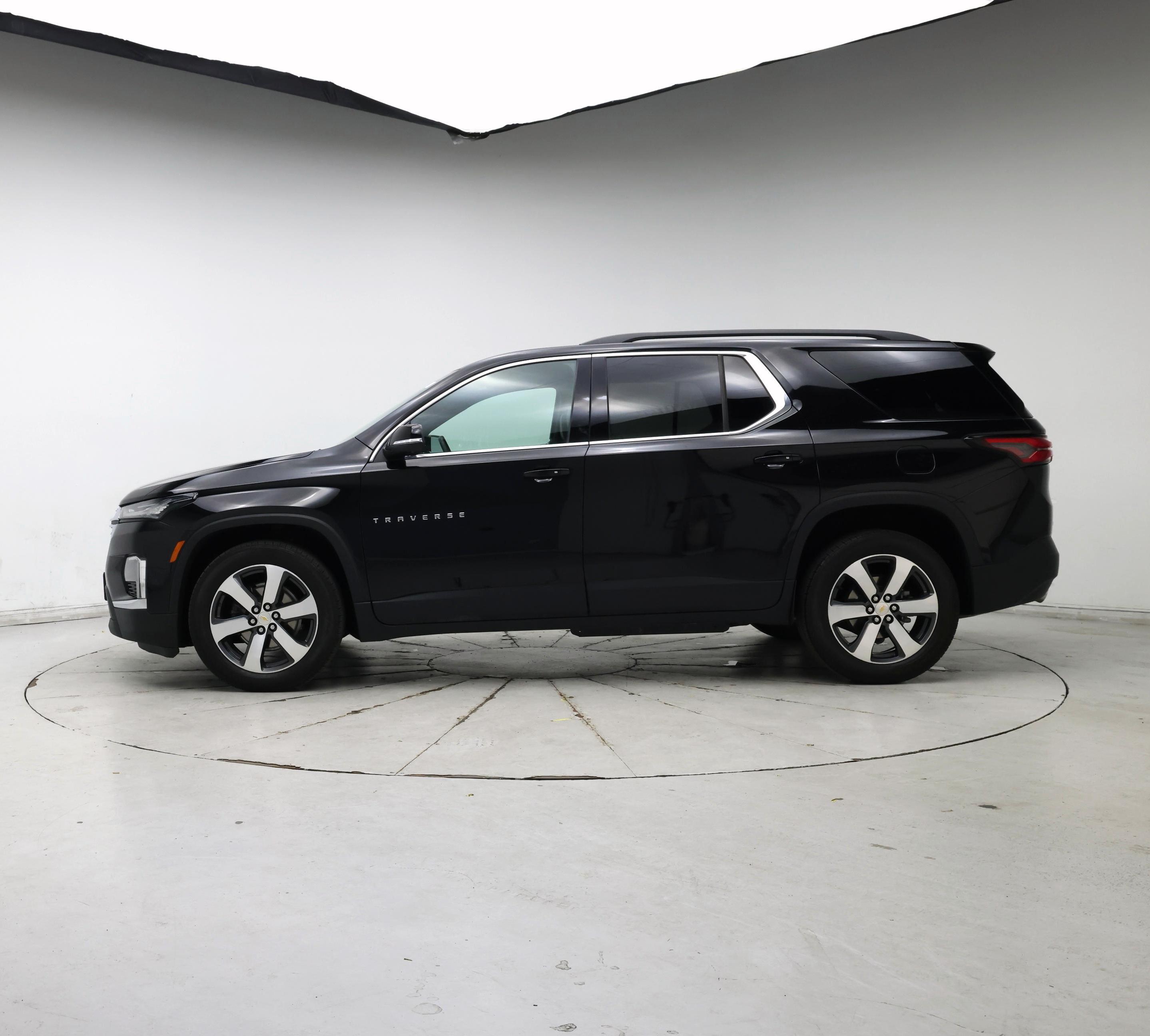 Thumbnail: 2023 Chevrolet Traverse - 3