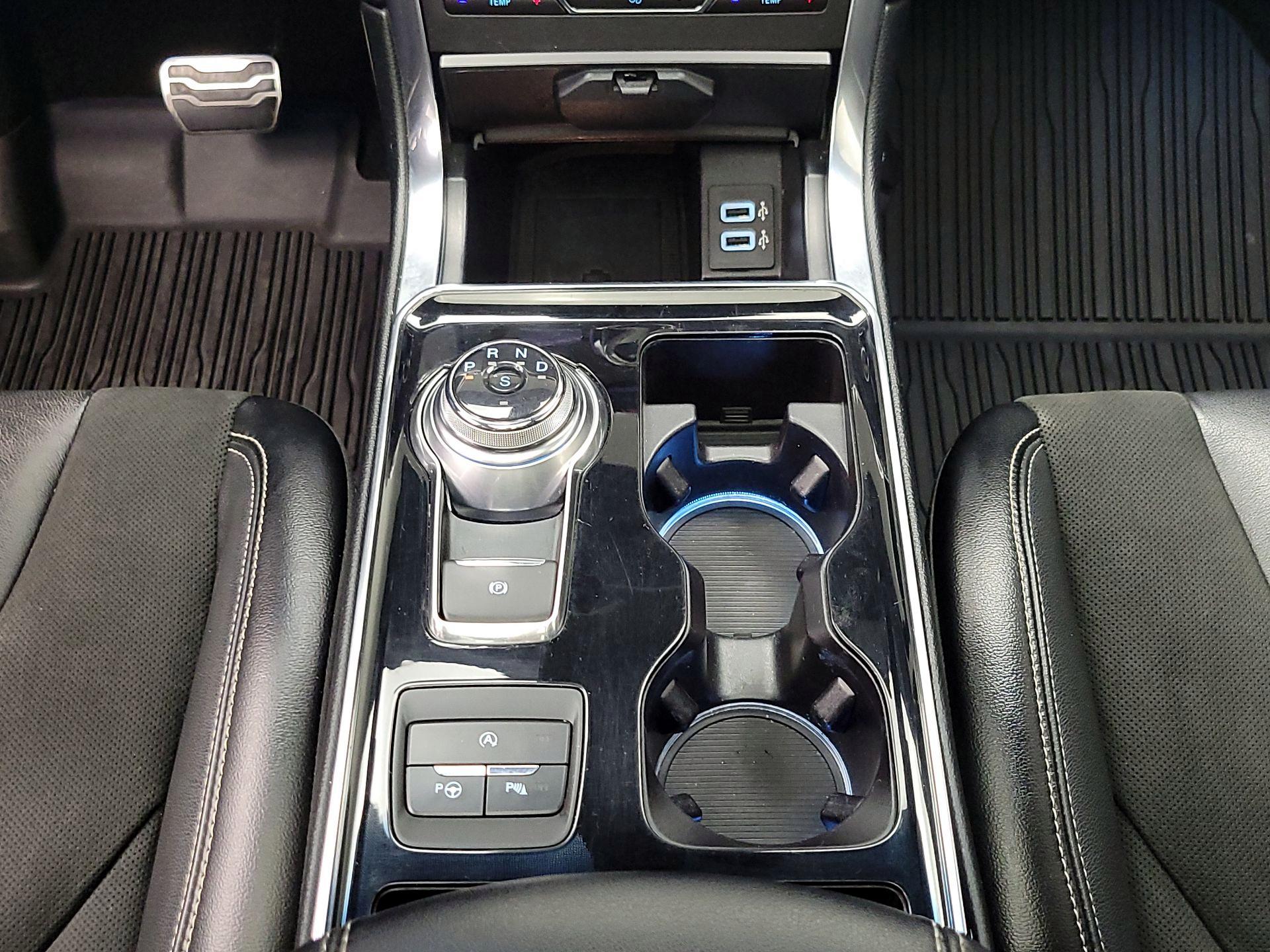 Thumbnail: 2019 Ford Edge - 18