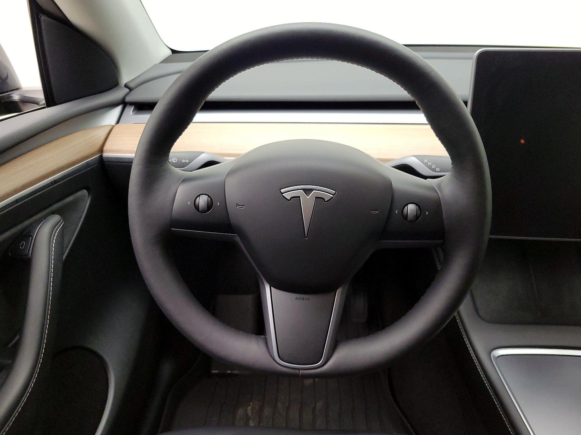 Thumbnail: 2023 Tesla Model Y - 10