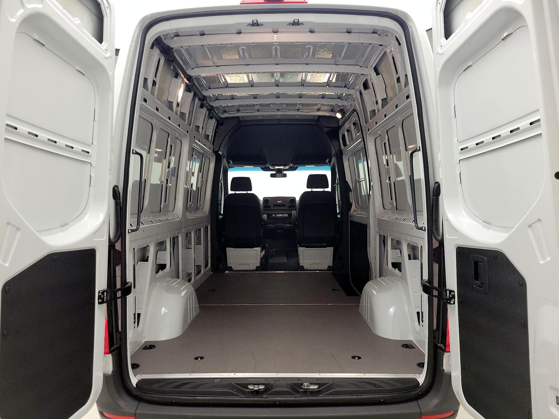 Thumbnail: 2025 Mercedes-Benz Sprinter - 20