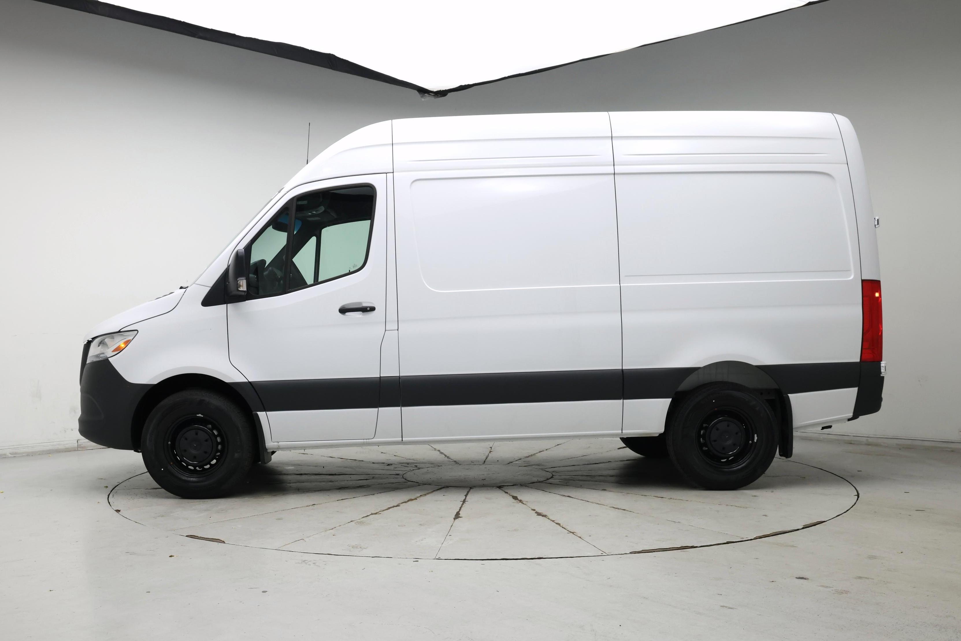Thumbnail: 2025 Mercedes-Benz Sprinter - 3