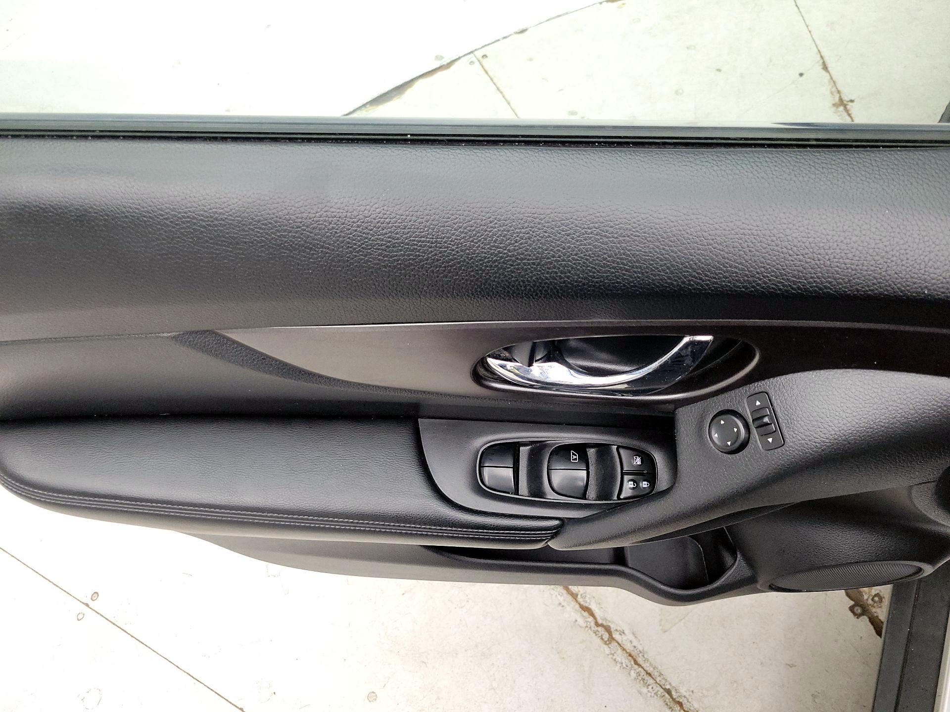 Thumbnail: 2015 Nissan Rogue - 12
