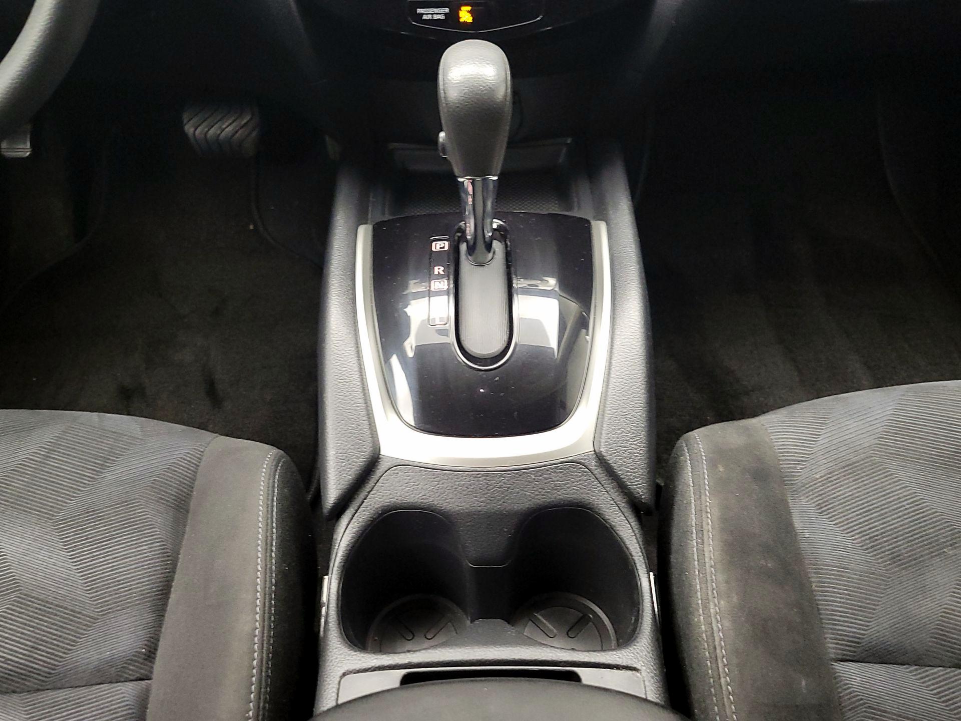 Thumbnail: 2015 Nissan Rogue - 17