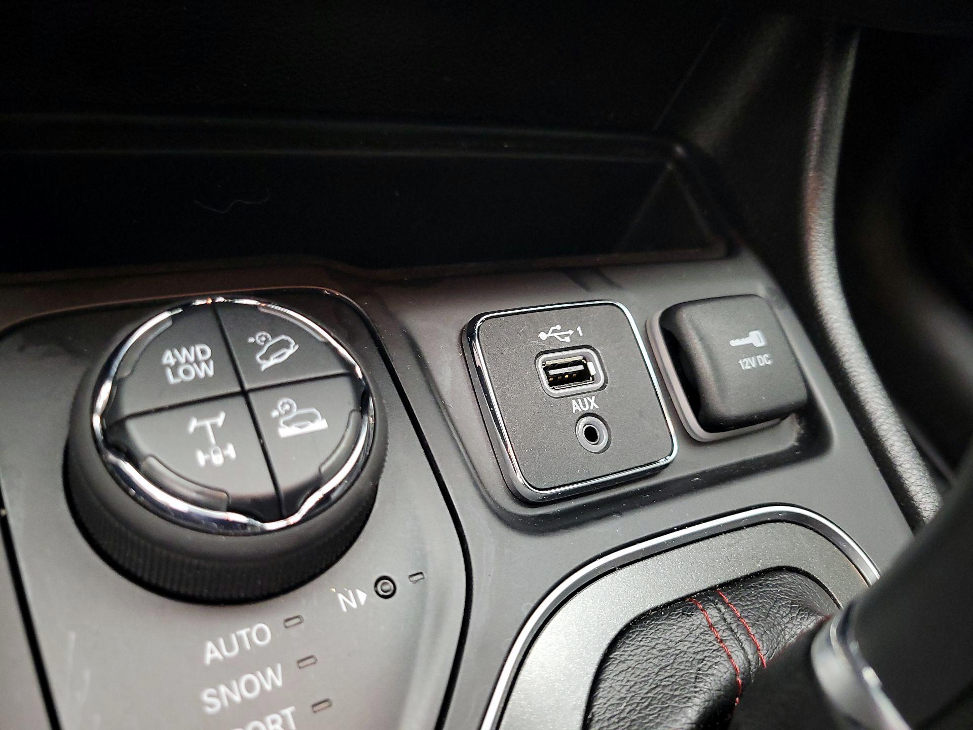 Thumbnail: 2021 Jeep Cherokee - 19