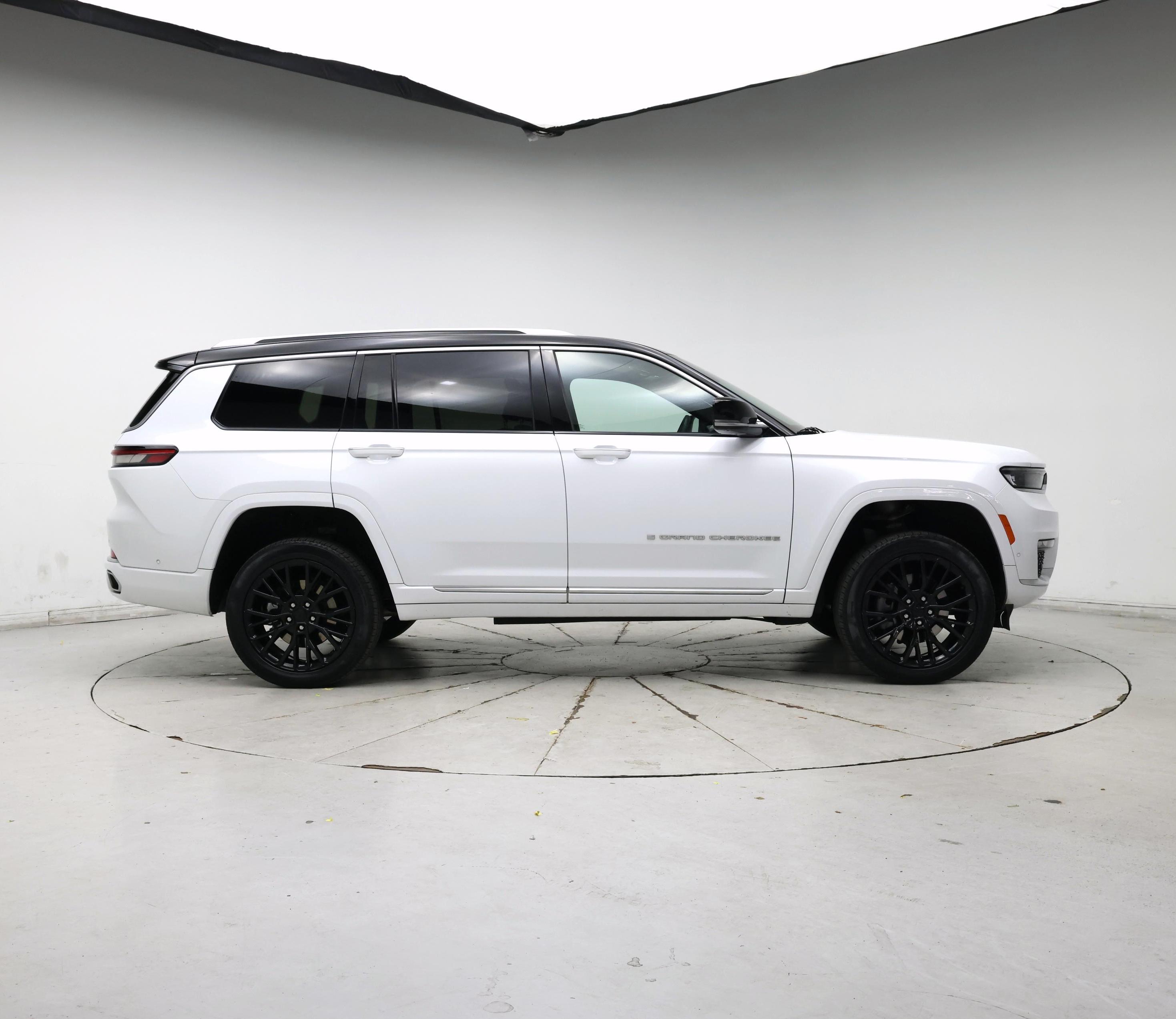 Thumbnail: 2023 Jeep Grand Cherokee L - 7
