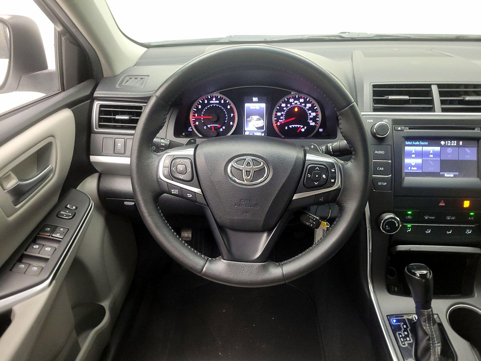 Thumbnail: 2015 Toyota Camry - 10