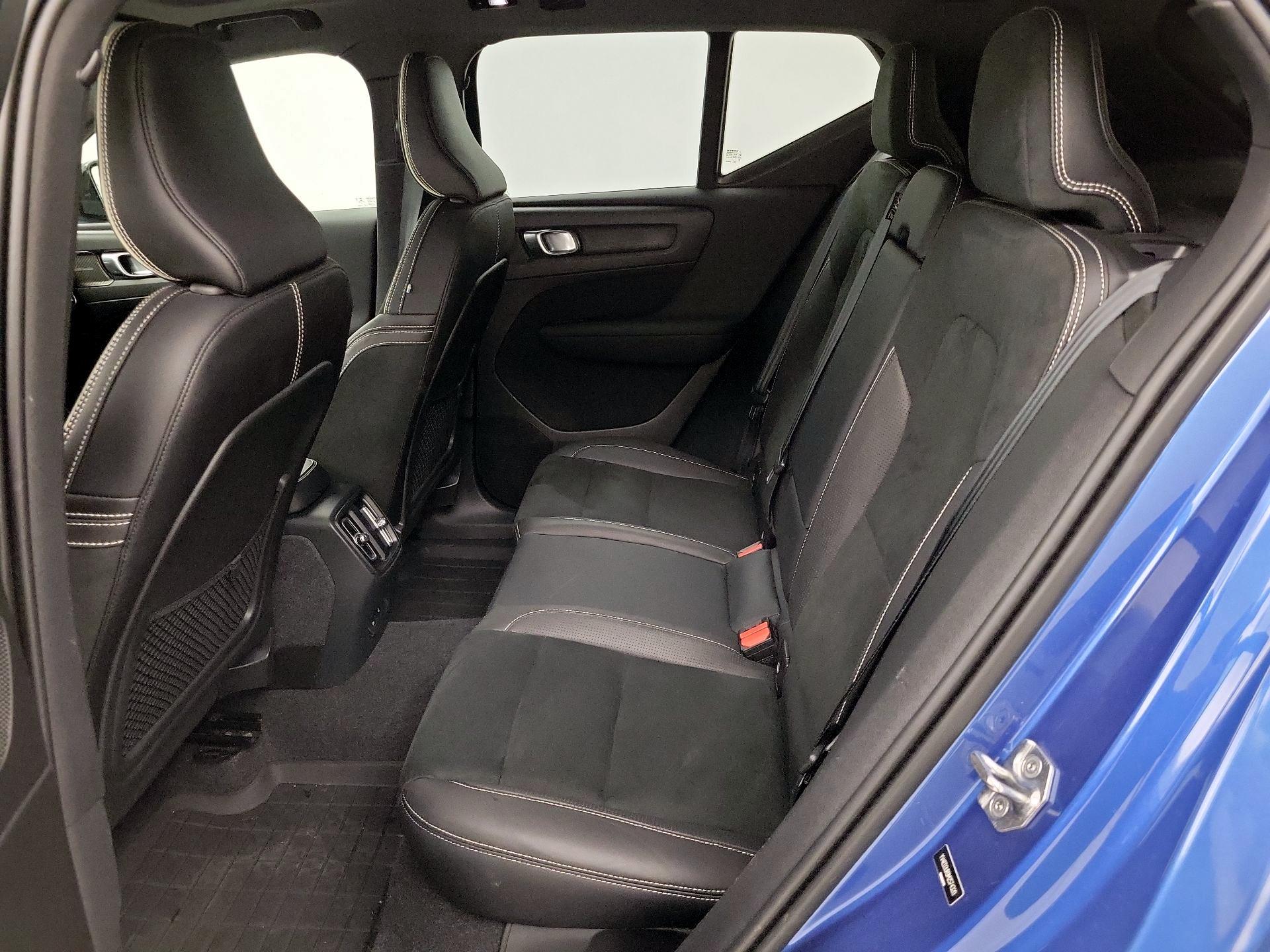 Thumbnail: 2021 Volvo XC40 - 17