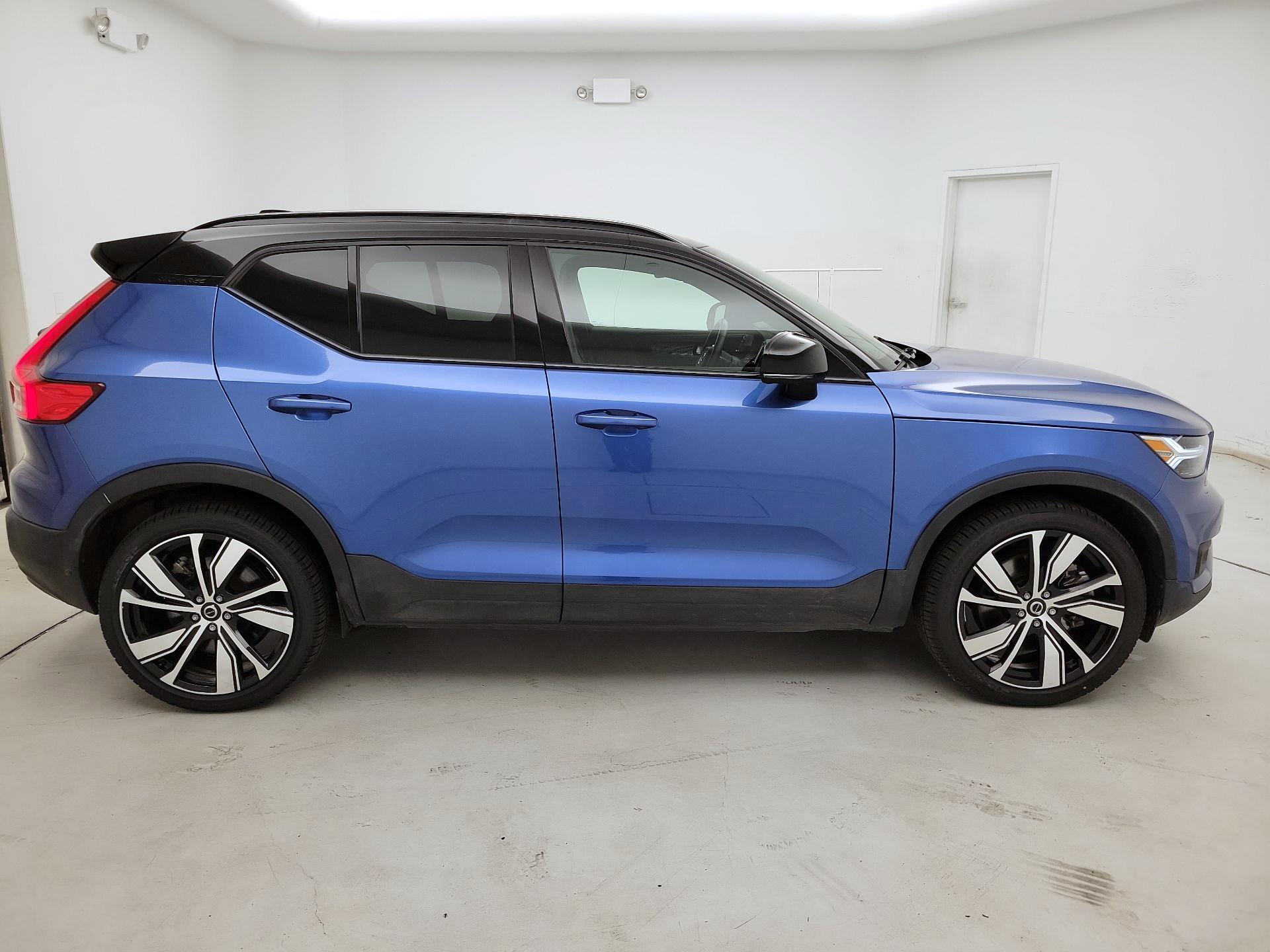 Thumbnail: 2021 Volvo XC40 - 4