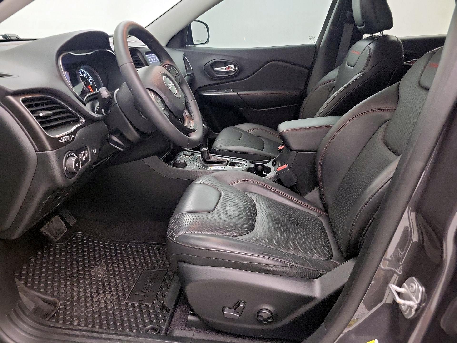 Thumbnail: 2019 Jeep Cherokee - 9