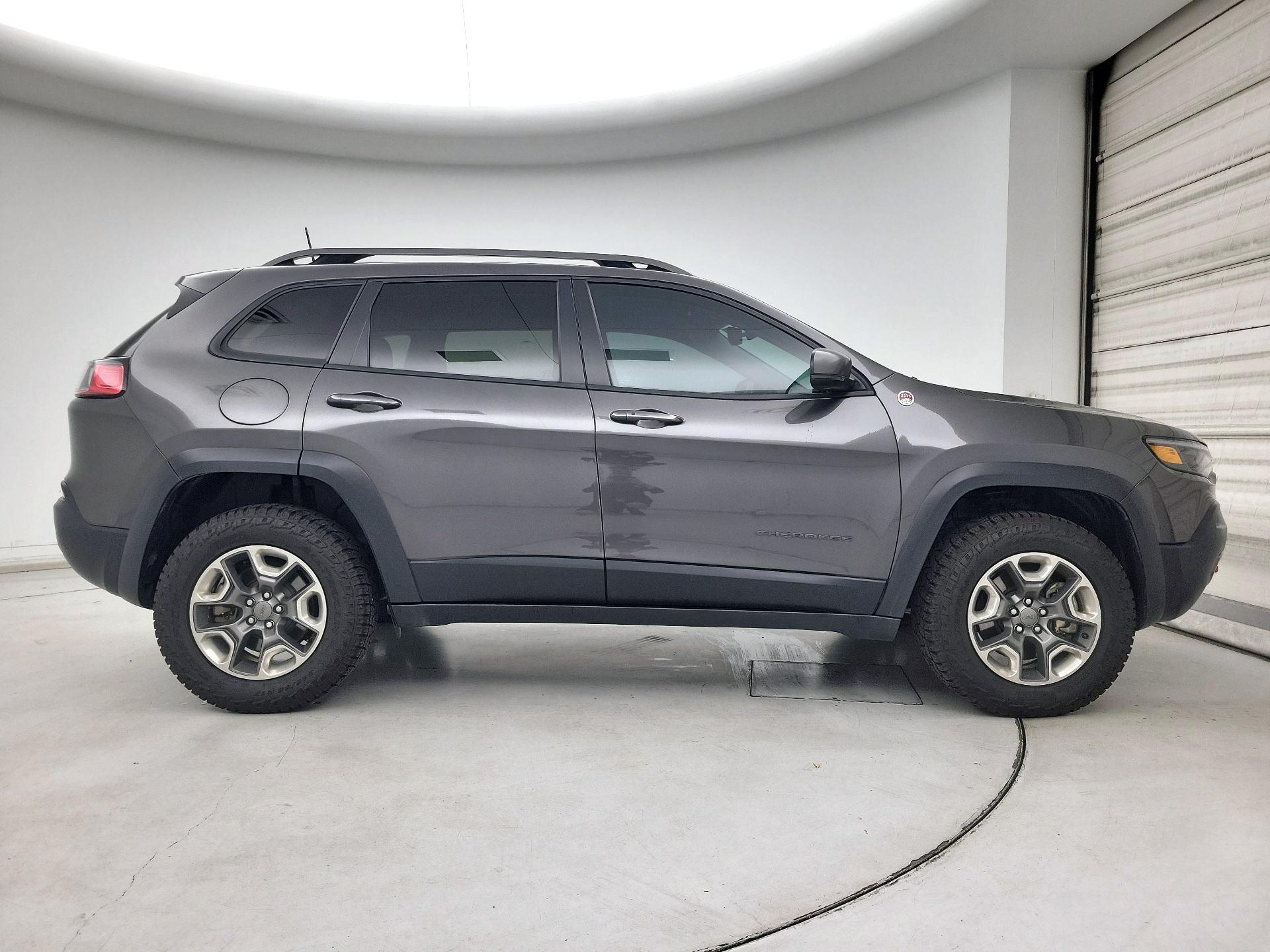 Thumbnail: 2019 Jeep Cherokee - 4