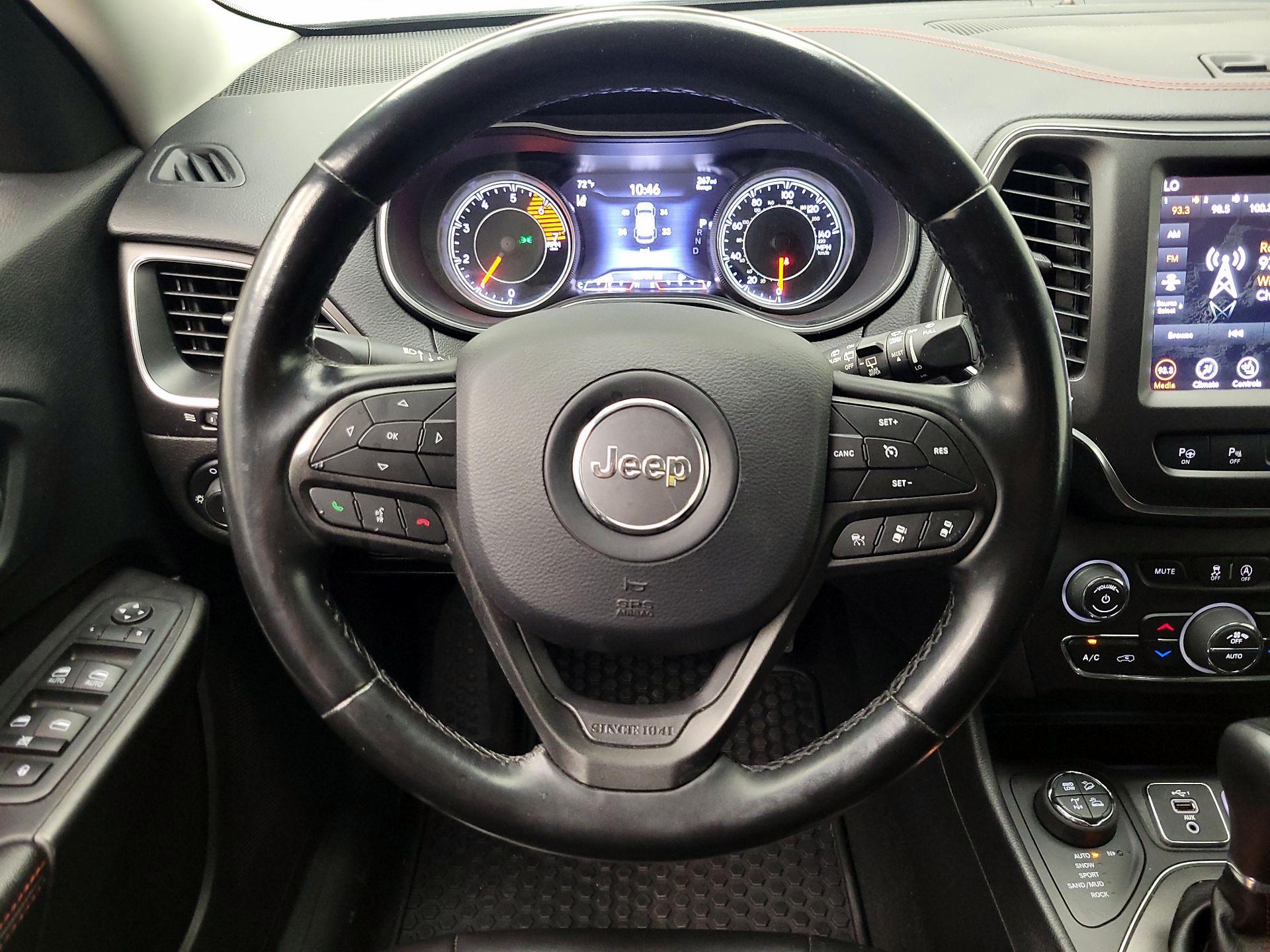 Thumbnail: 2020 Jeep Cherokee - 10