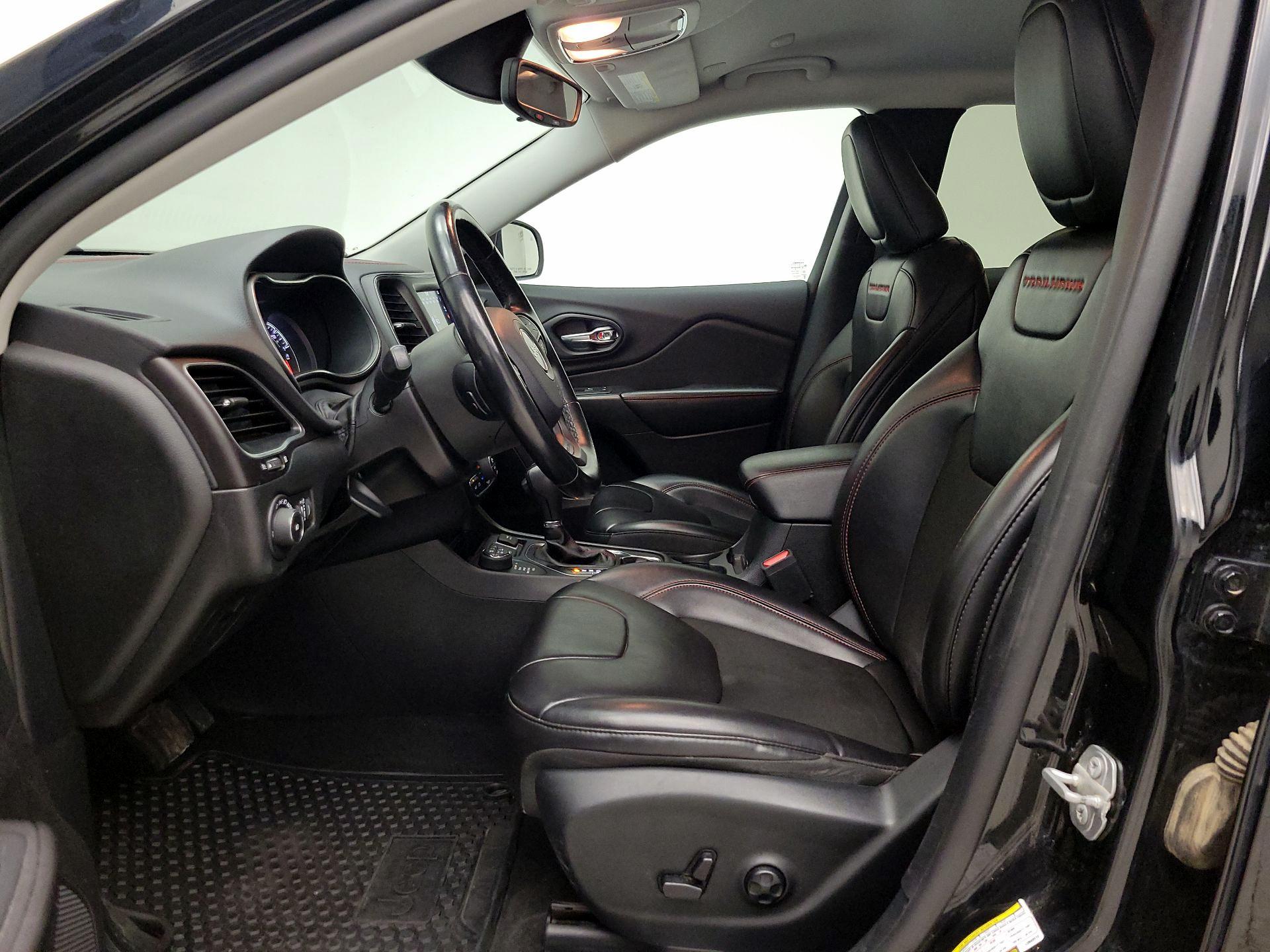 Thumbnail: 2020 Jeep Cherokee - 11