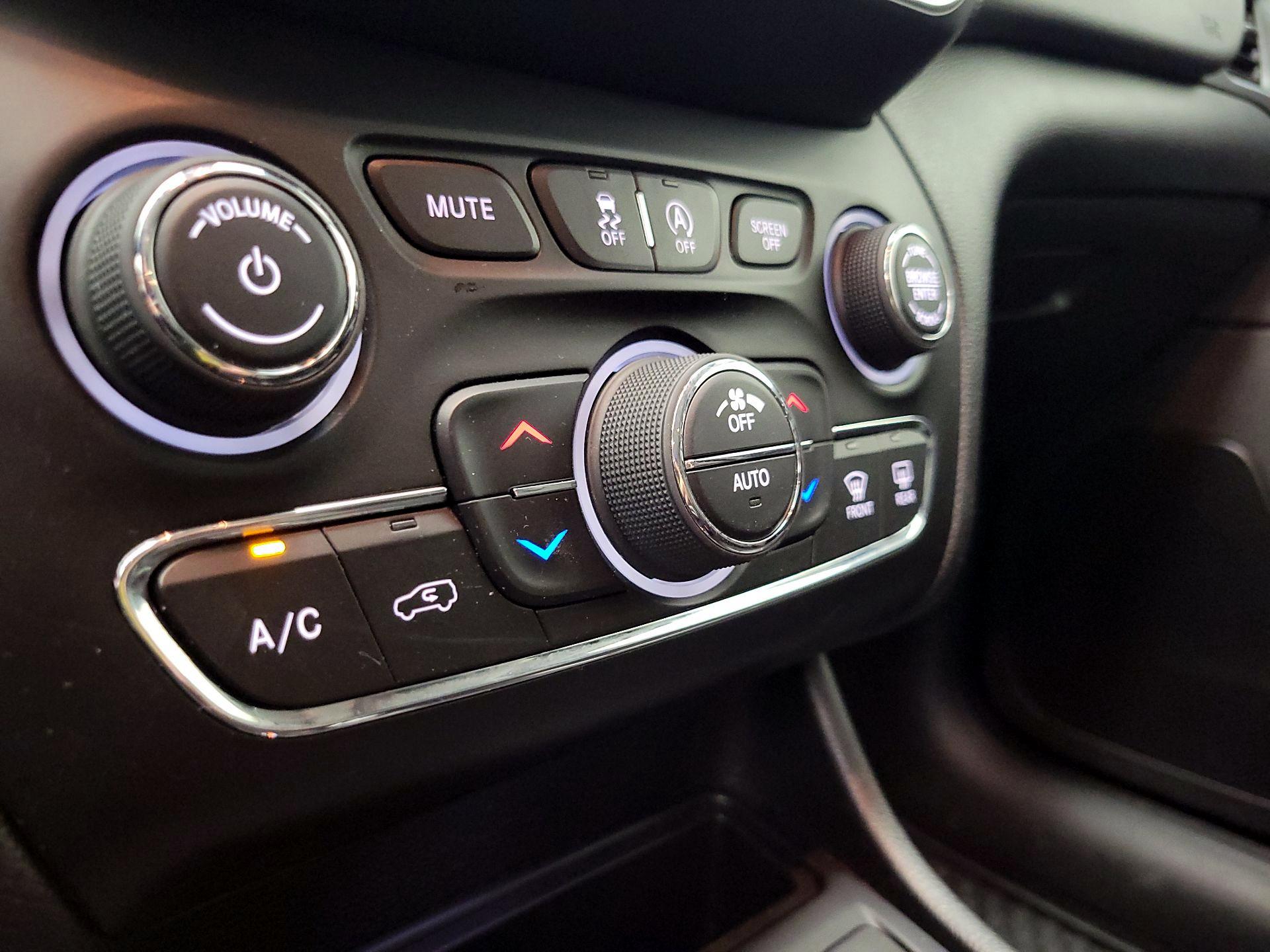 Thumbnail: 2020 Jeep Cherokee - 17